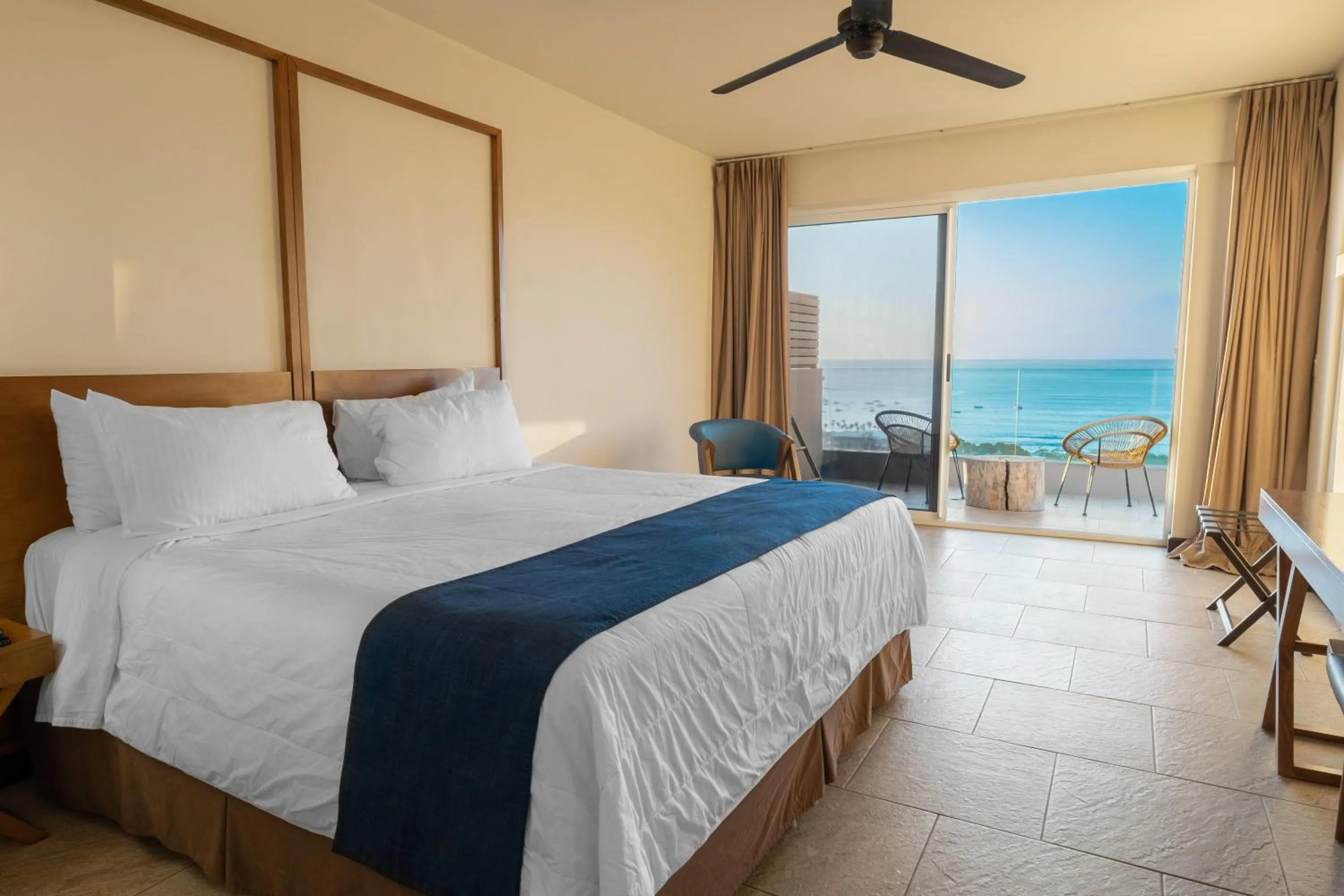Premium Concept King Room with Roll In Shower and Ocean View - Mobility Accessible/Non-Smoking in Wyndham Tamarindo