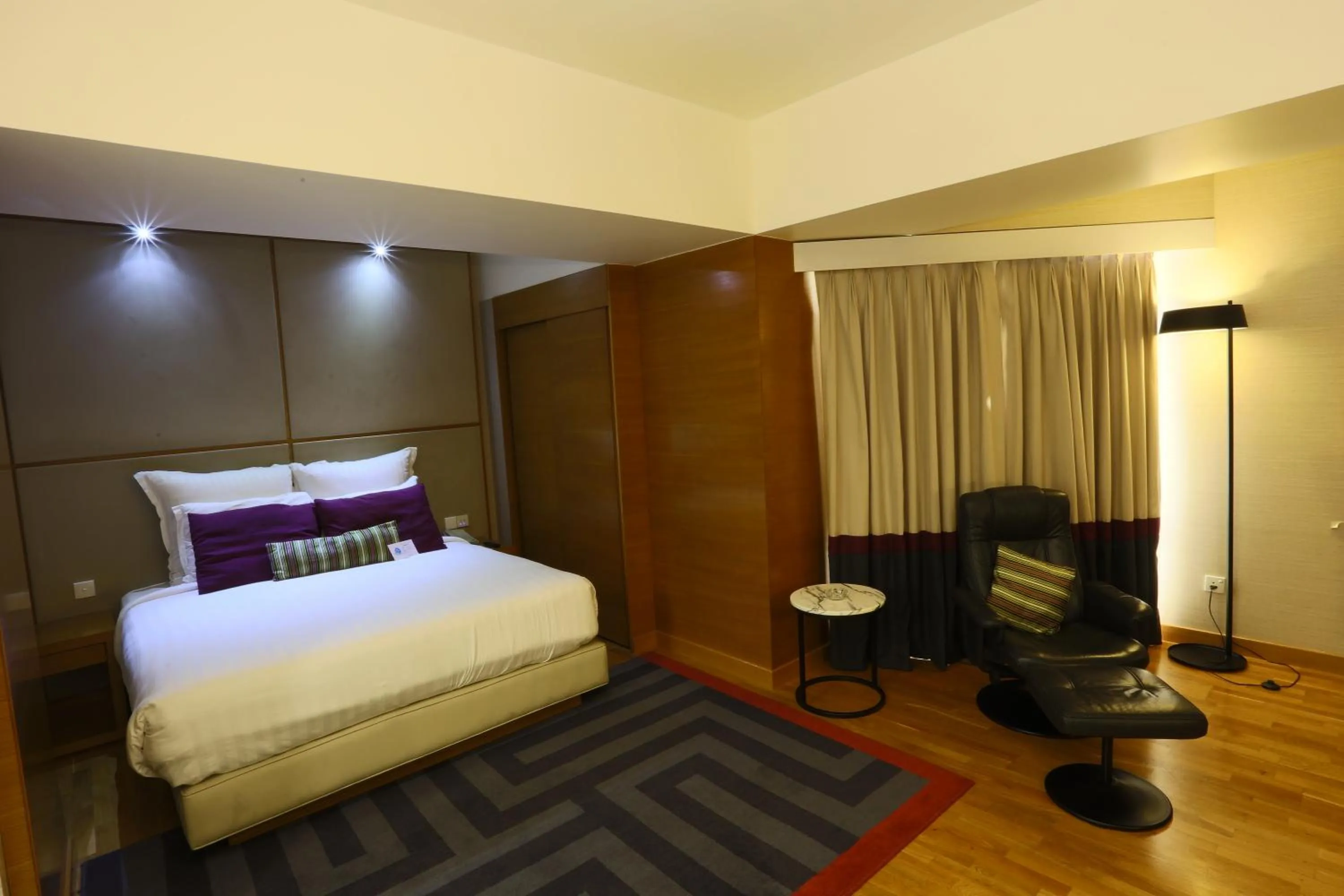 Business Suite in Avari Towers Karachi