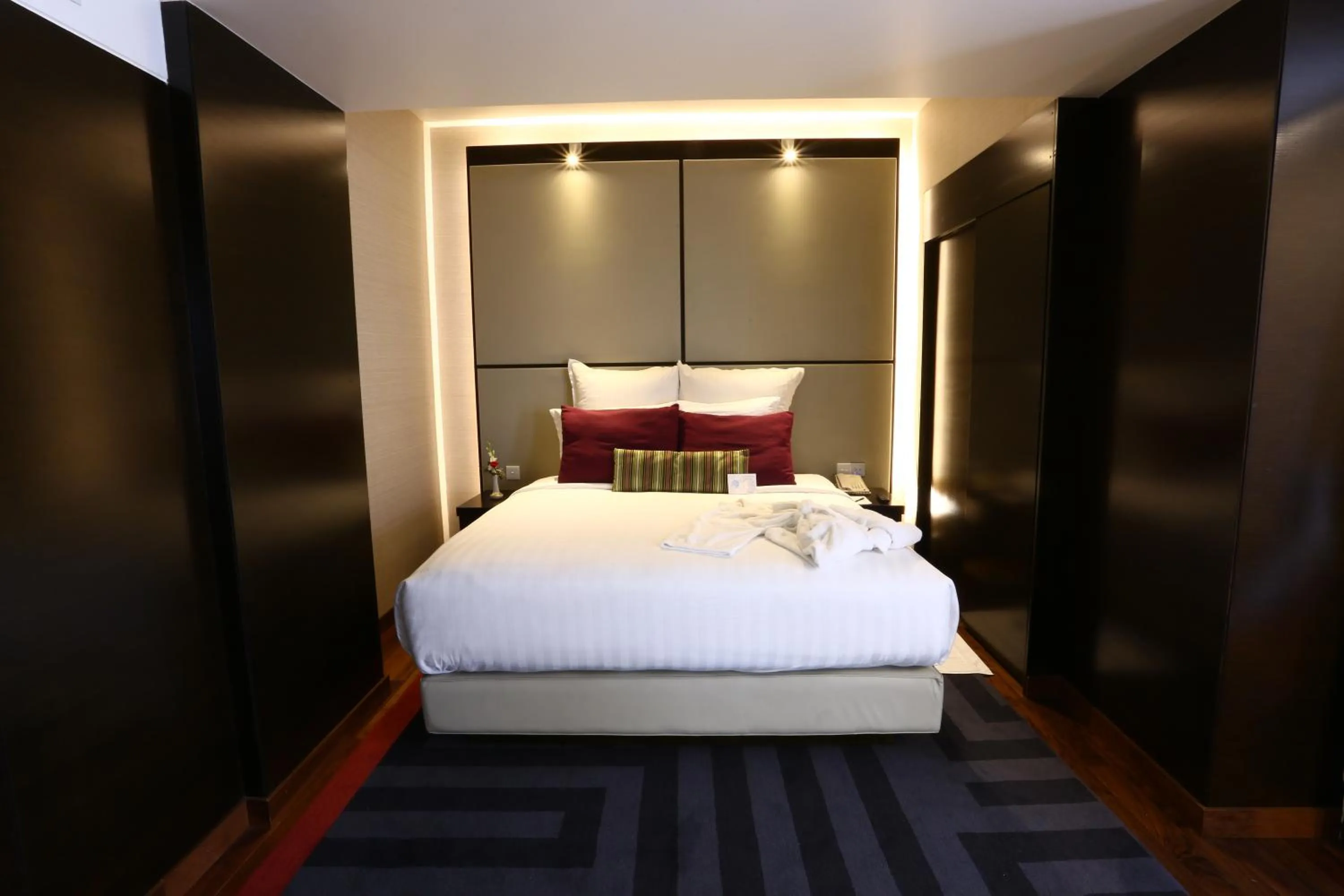 King Studio with Sofa Bed in Avari Towers Karachi