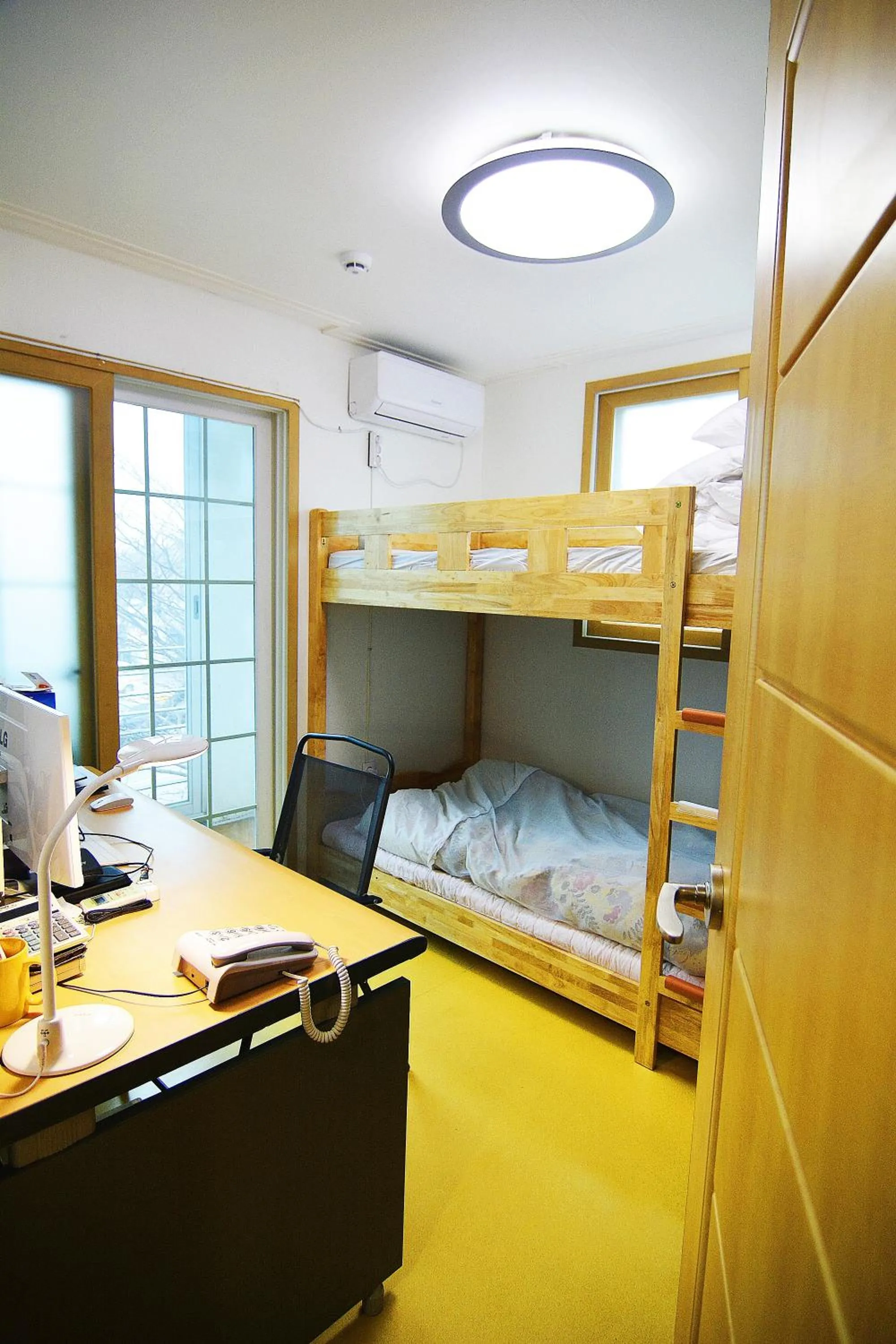 Twin Room with Balcony - single occupancy in Ganderak Guesthouse