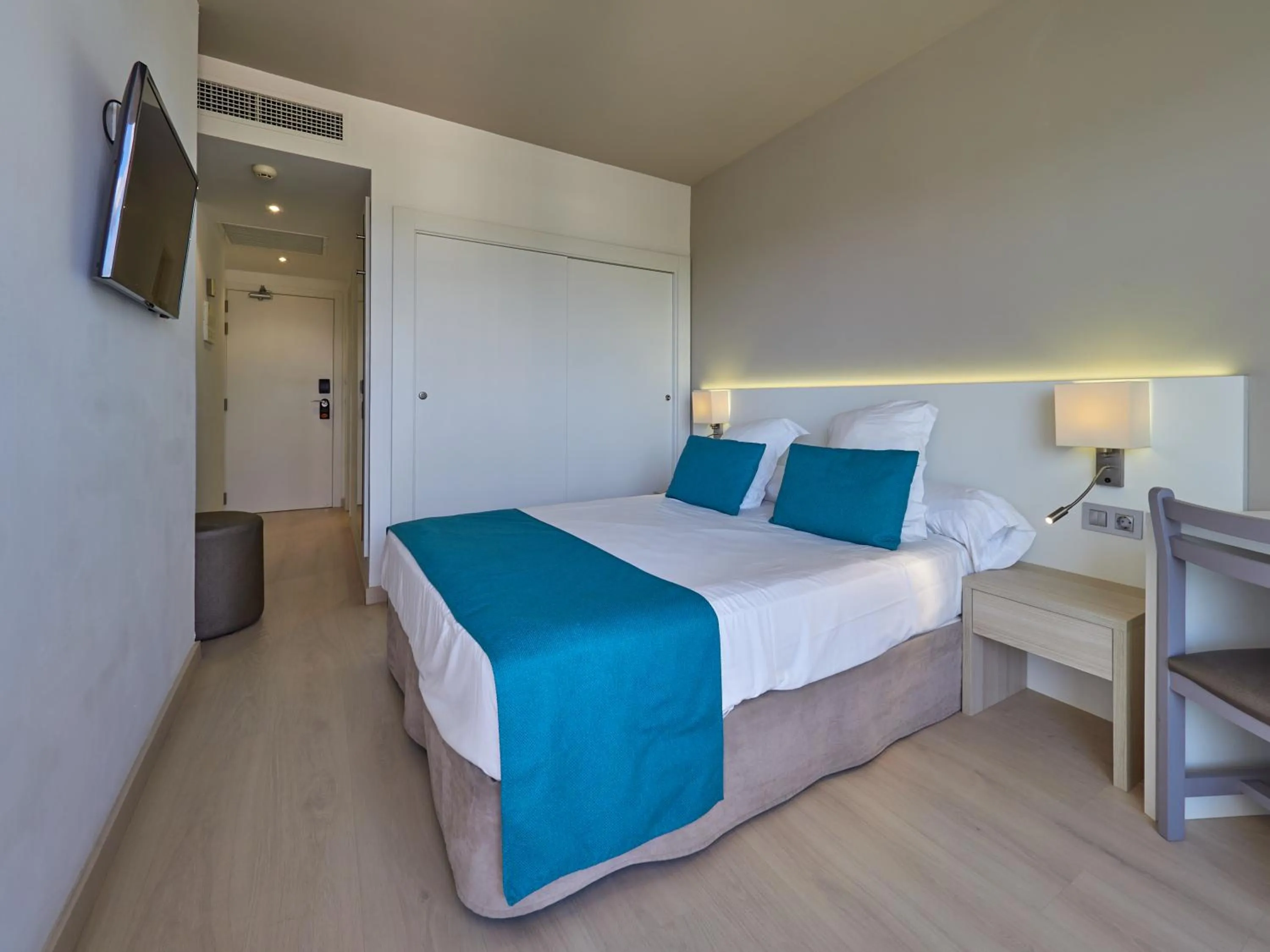 Budget Double Room in BQ Delfín Azul Hotel