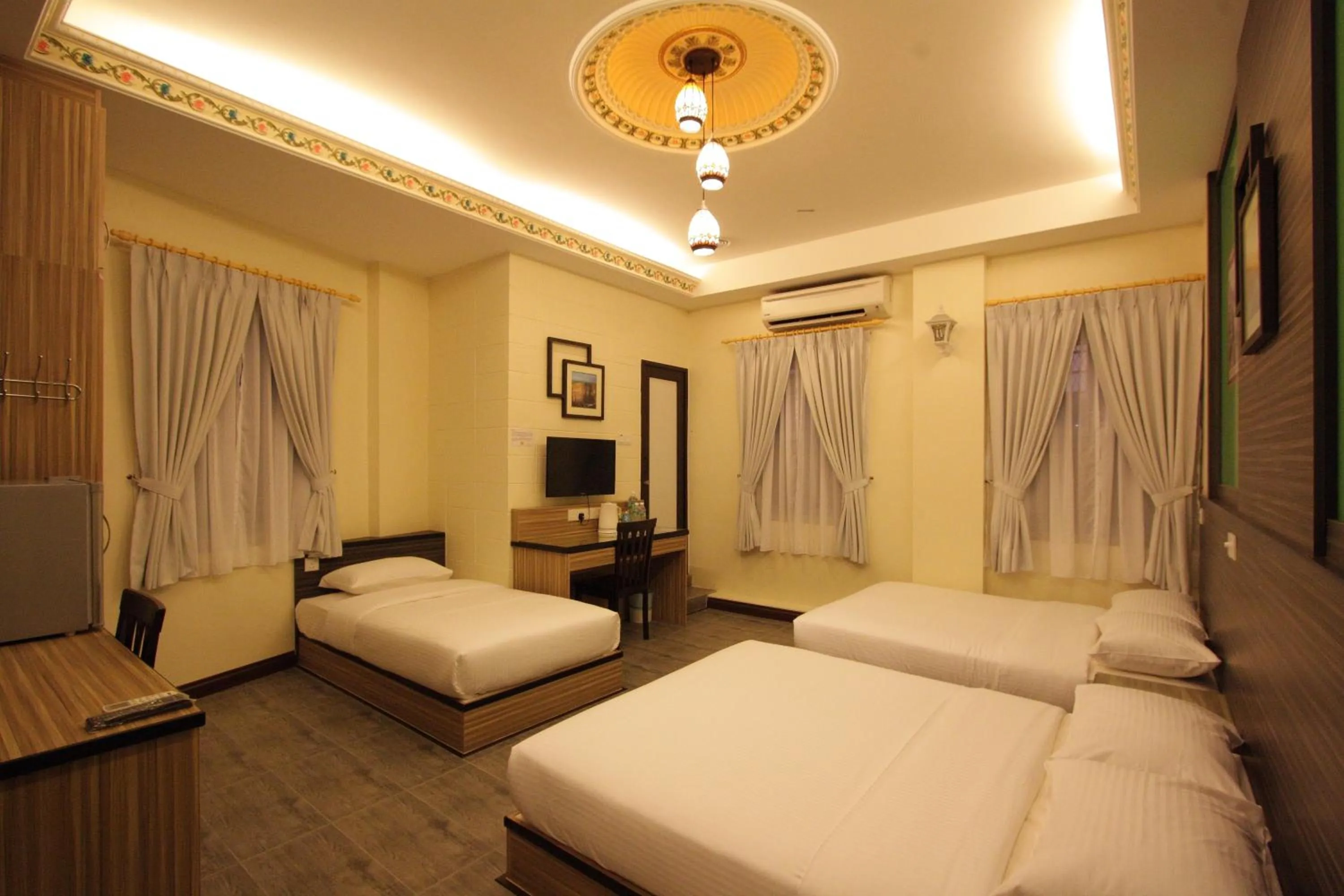 Deluxe Family Room in Shamrock Guest House II