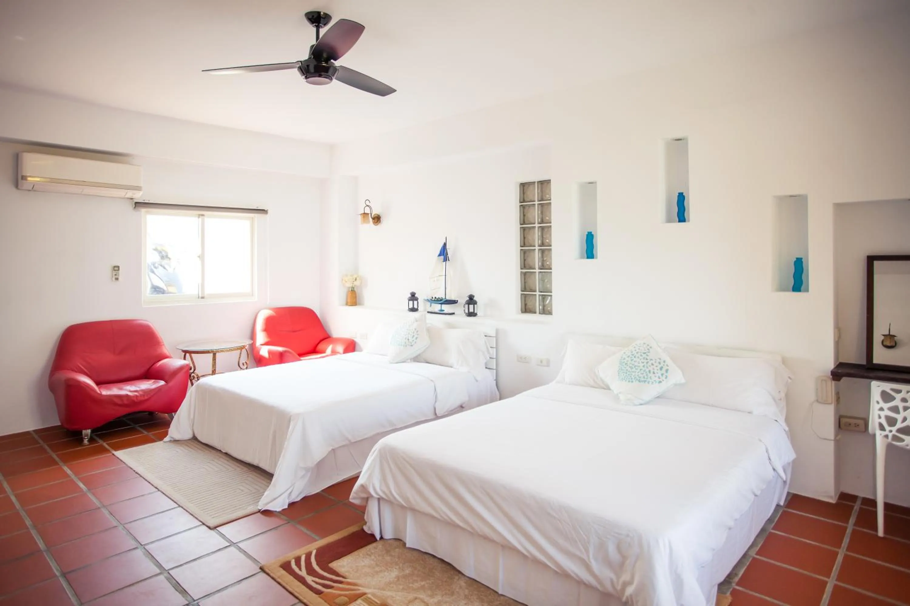 White Standard Quadruple Room with Sea View in Summer Ya B&B