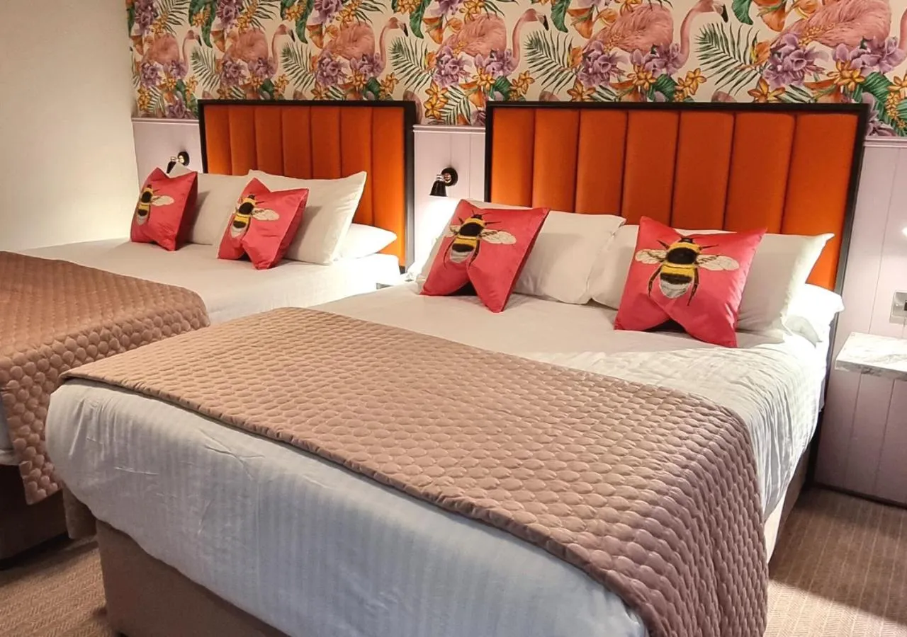 Superior Twin Room in Allingham Arms Hotel