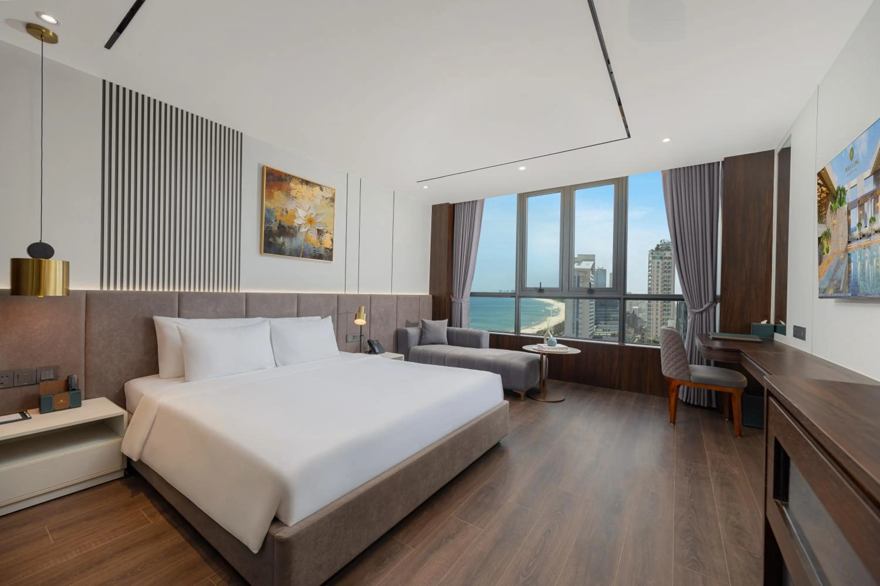 Deluxe Double Room with Partial Sea View in PHUC LONG LUXURY Danang