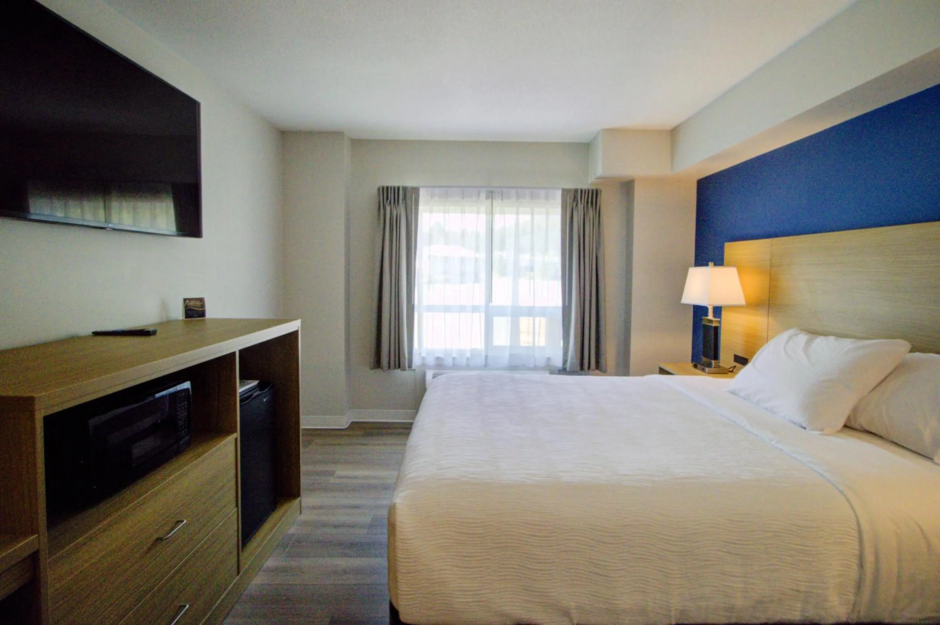 King Room - Non-Smoking in Baymont by Wyndham Gold River