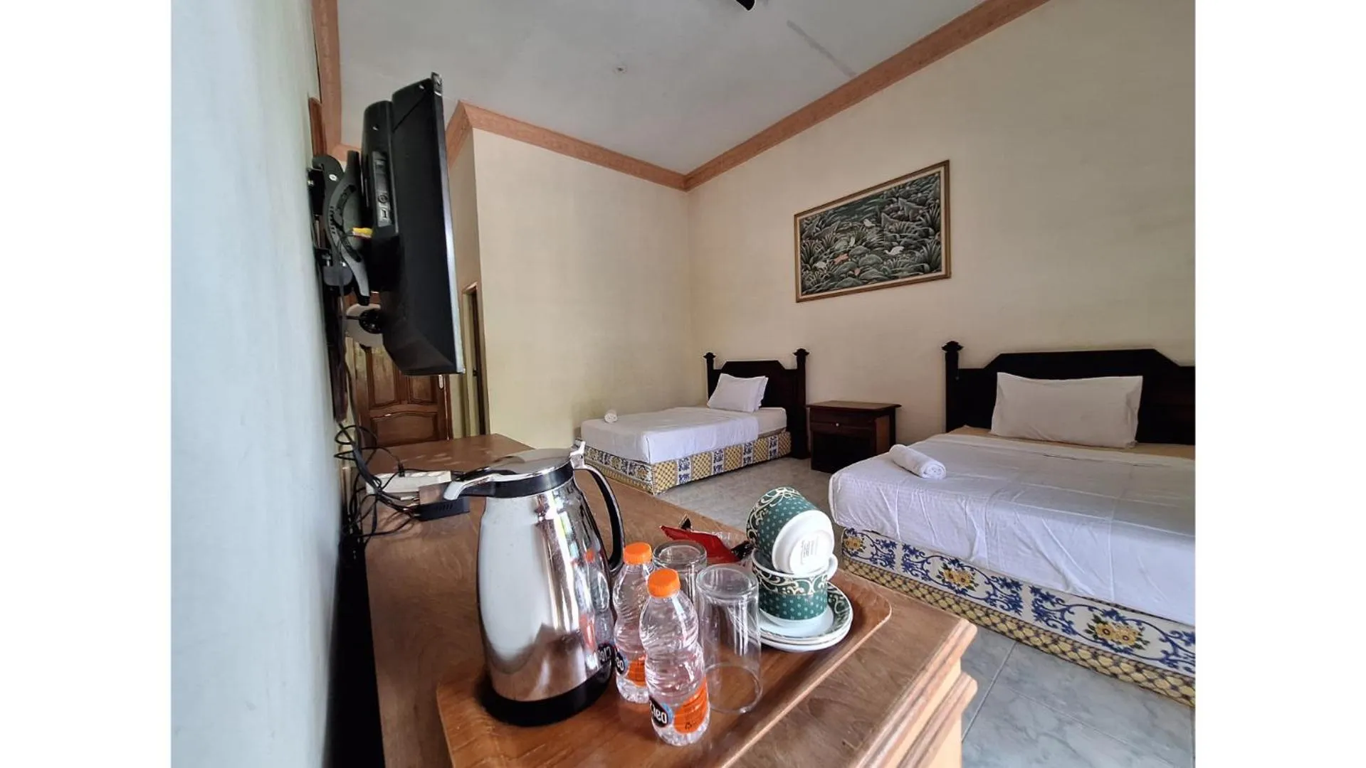 Deluxe Twin Room in PLUM Hotel Palereman Batu