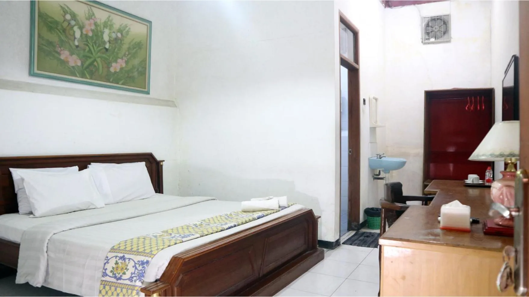 Standard Double Room in PLUM Hotel Palereman Batu