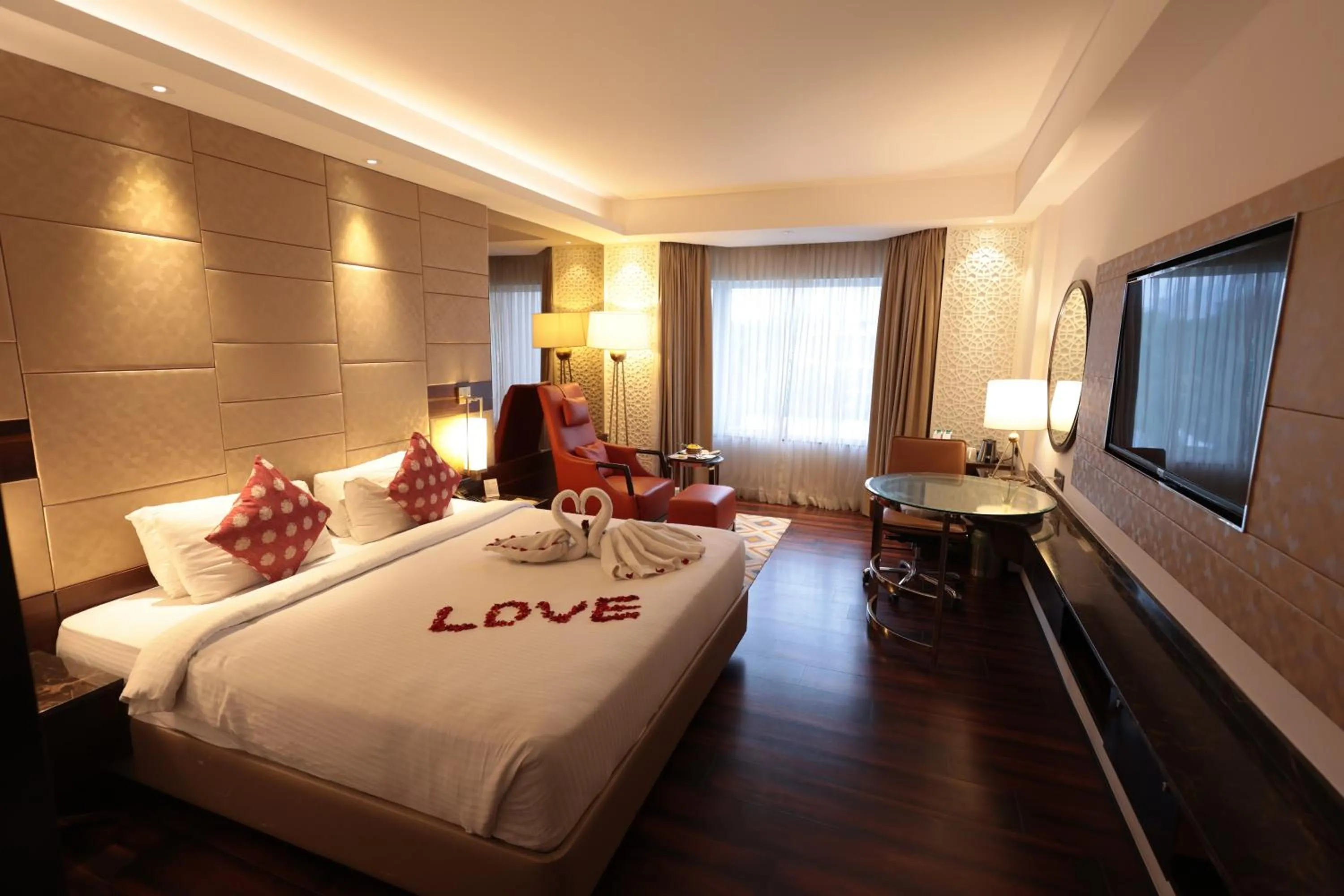 Club Double Room in Cenneys Gateway - Pride of Salem