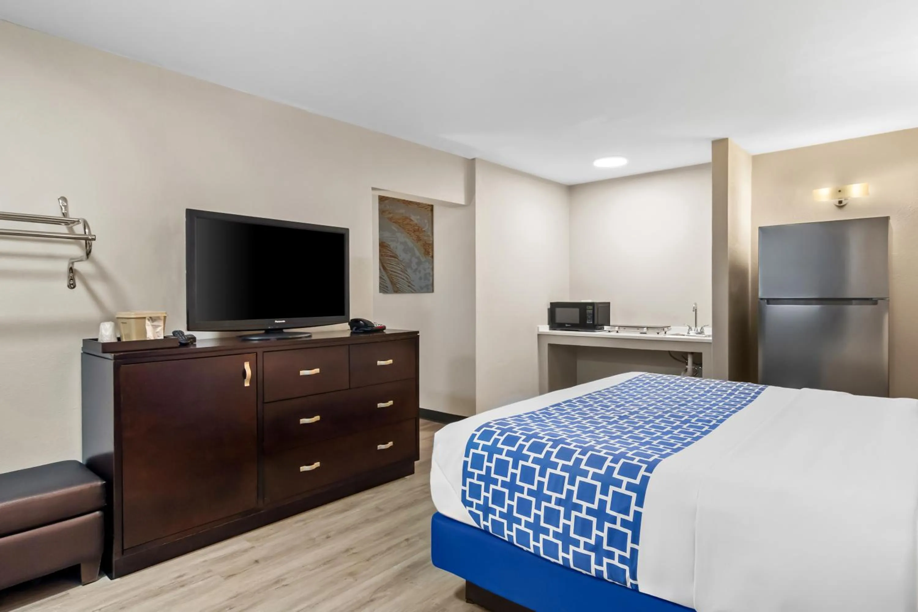 King Room - Disability Access/Non Smoking  in Suburban Studios