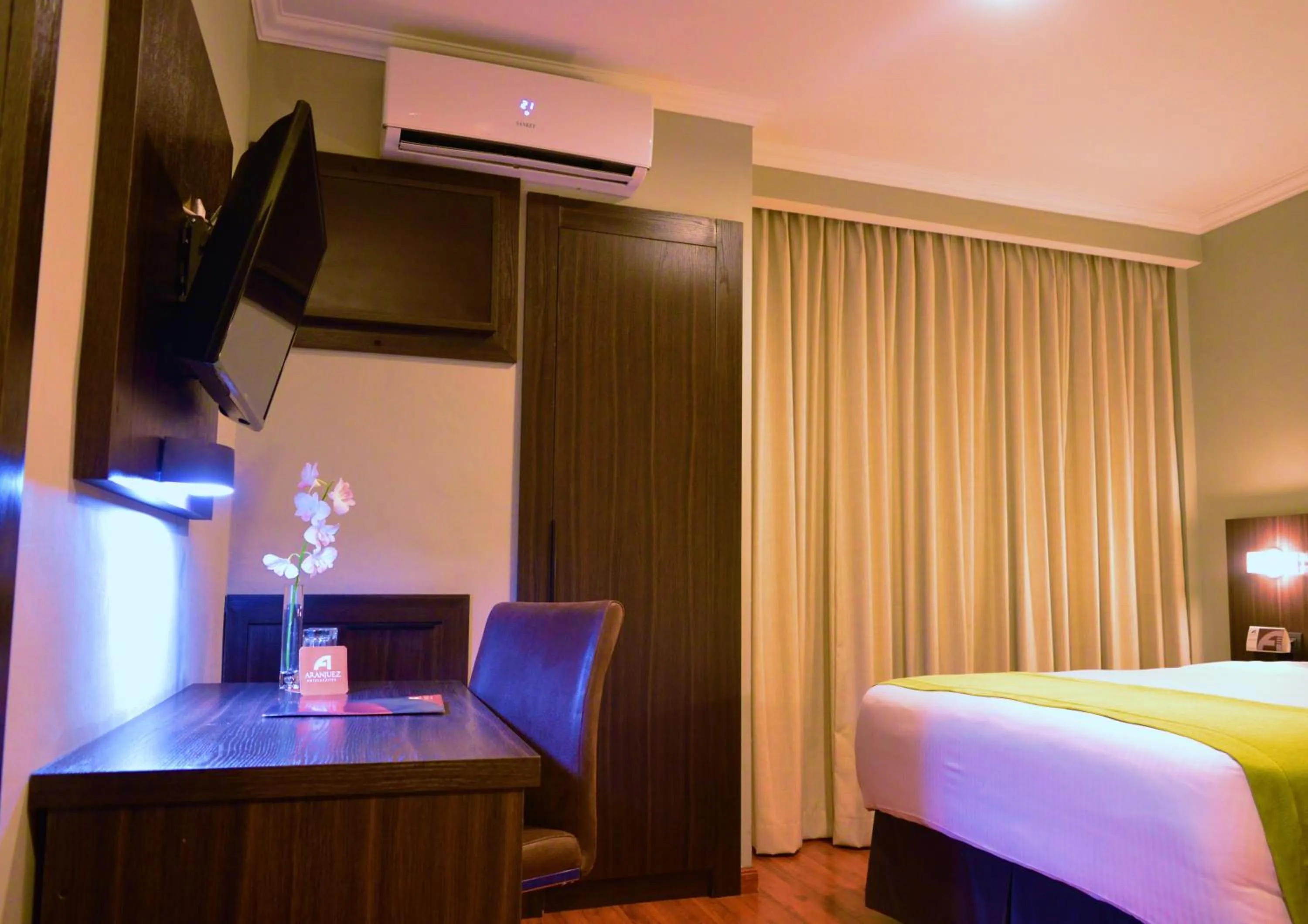 Deluxe Queen Room in Aranjuez Hotel & Suites