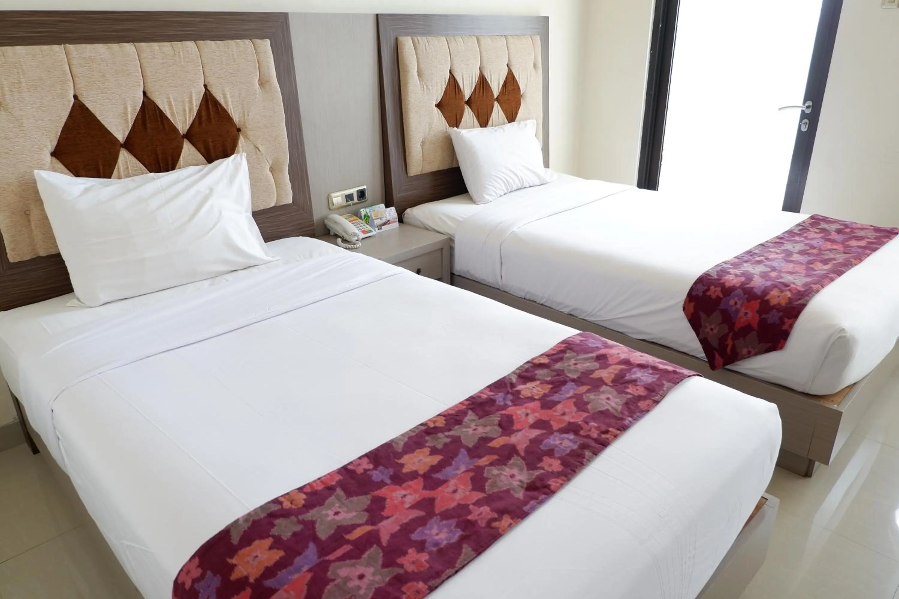 Superior Twin Room in Zamzam Hotel and Convention Batu Powered By Archipelago