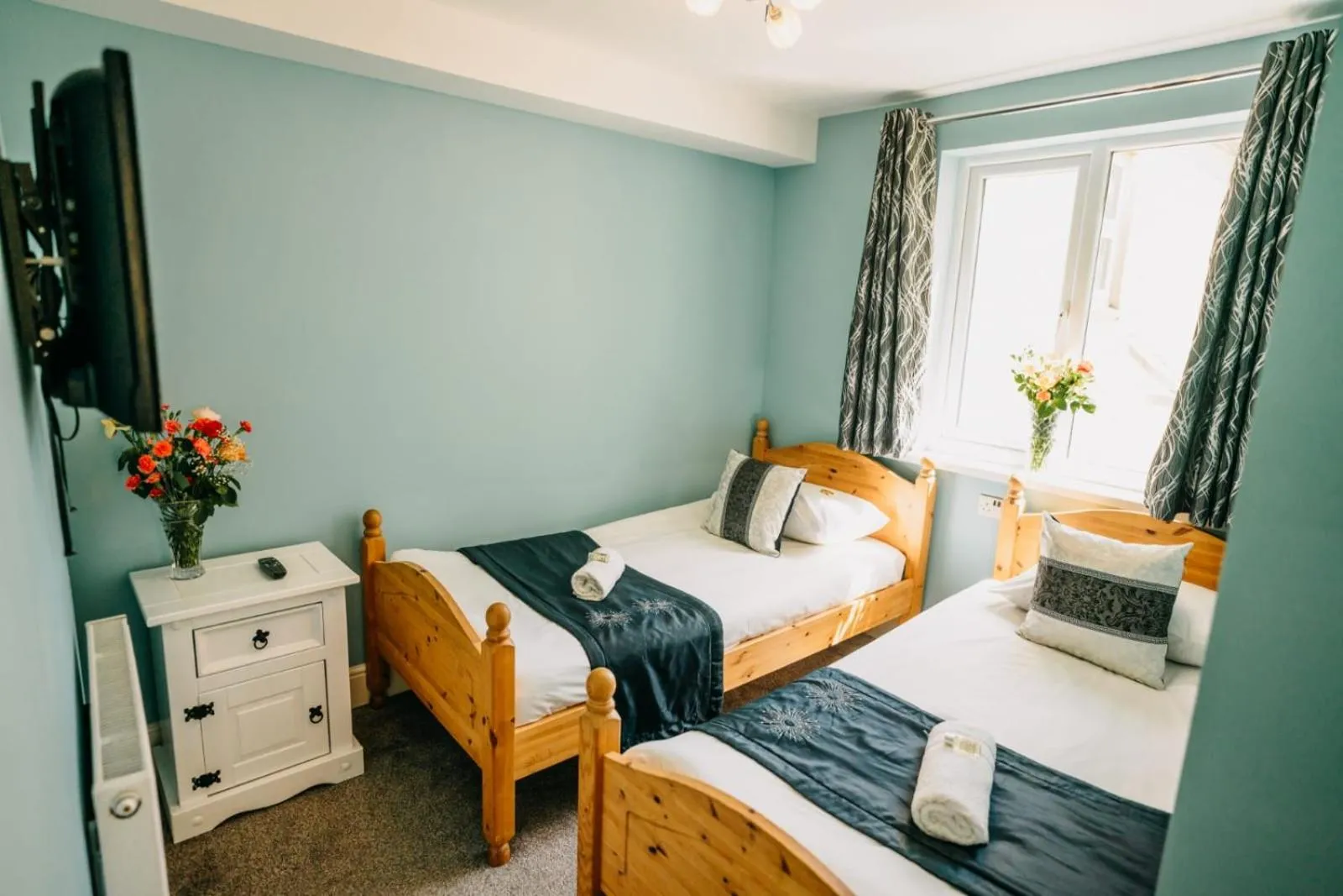 Deluxe Quadruple Room in OYO Minerva Guesthouse