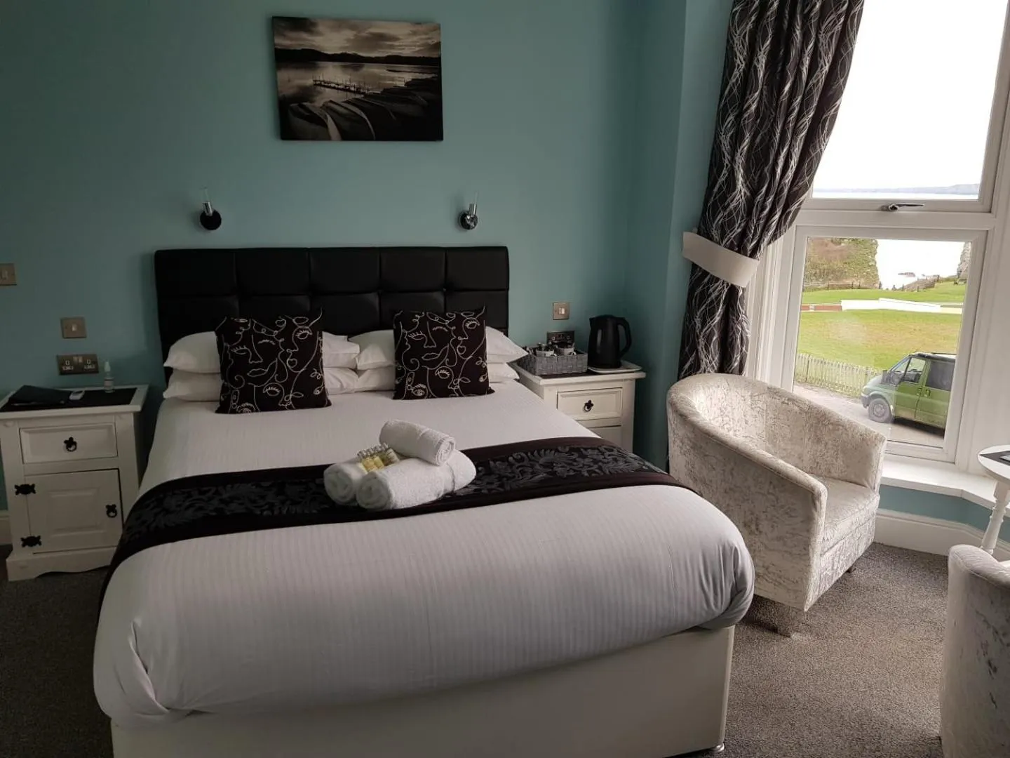 Triple Room with View in OYO Minerva Guesthouse