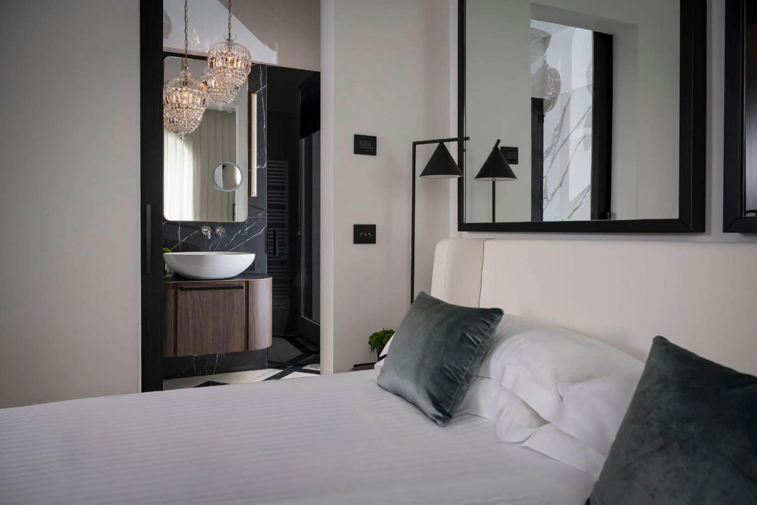 King Suite with Spa Bath - single occupancy - Separate Building in Hotel Maestrale