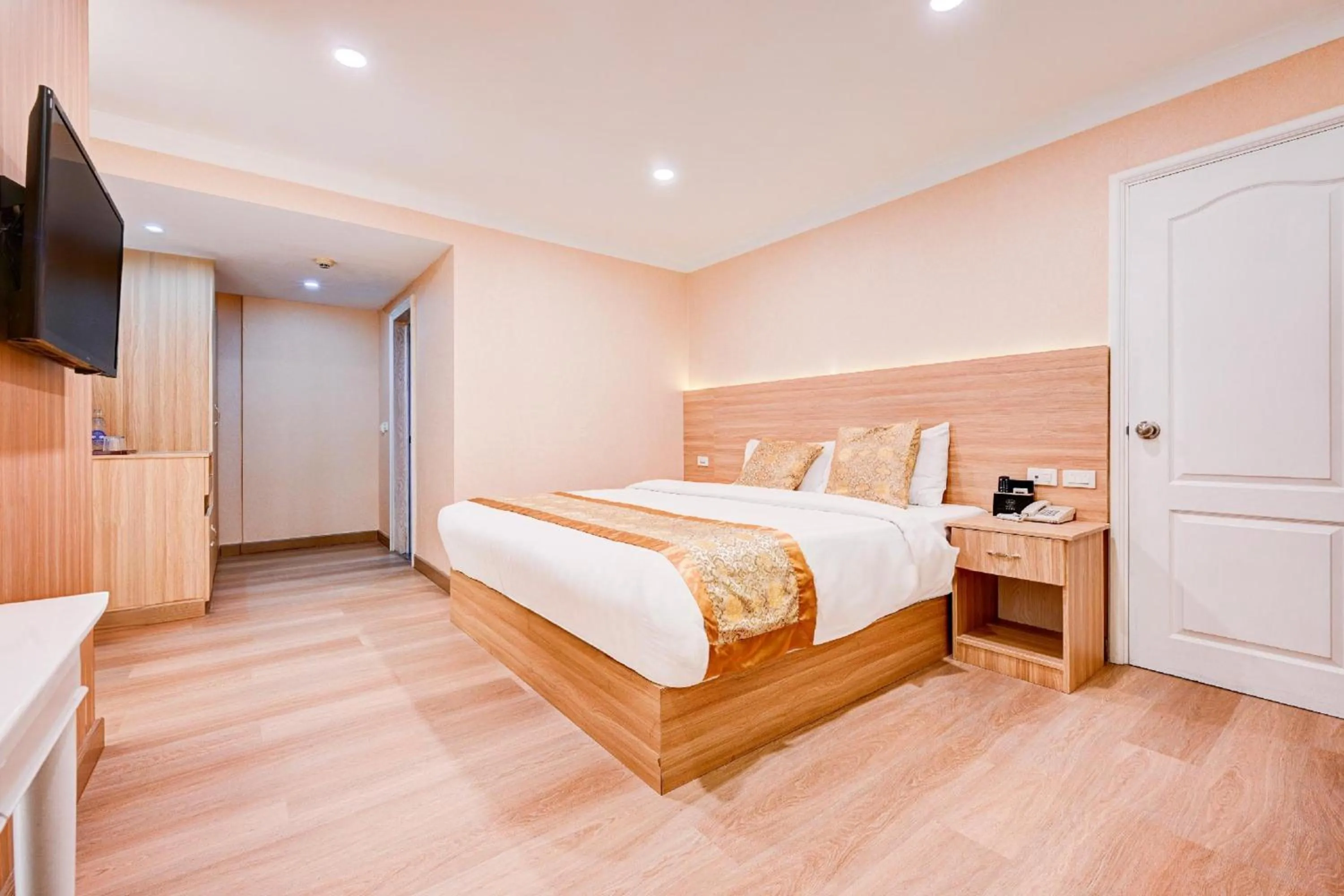 Deluxe Double Room in Palette The Travellers Hotel Bangkok