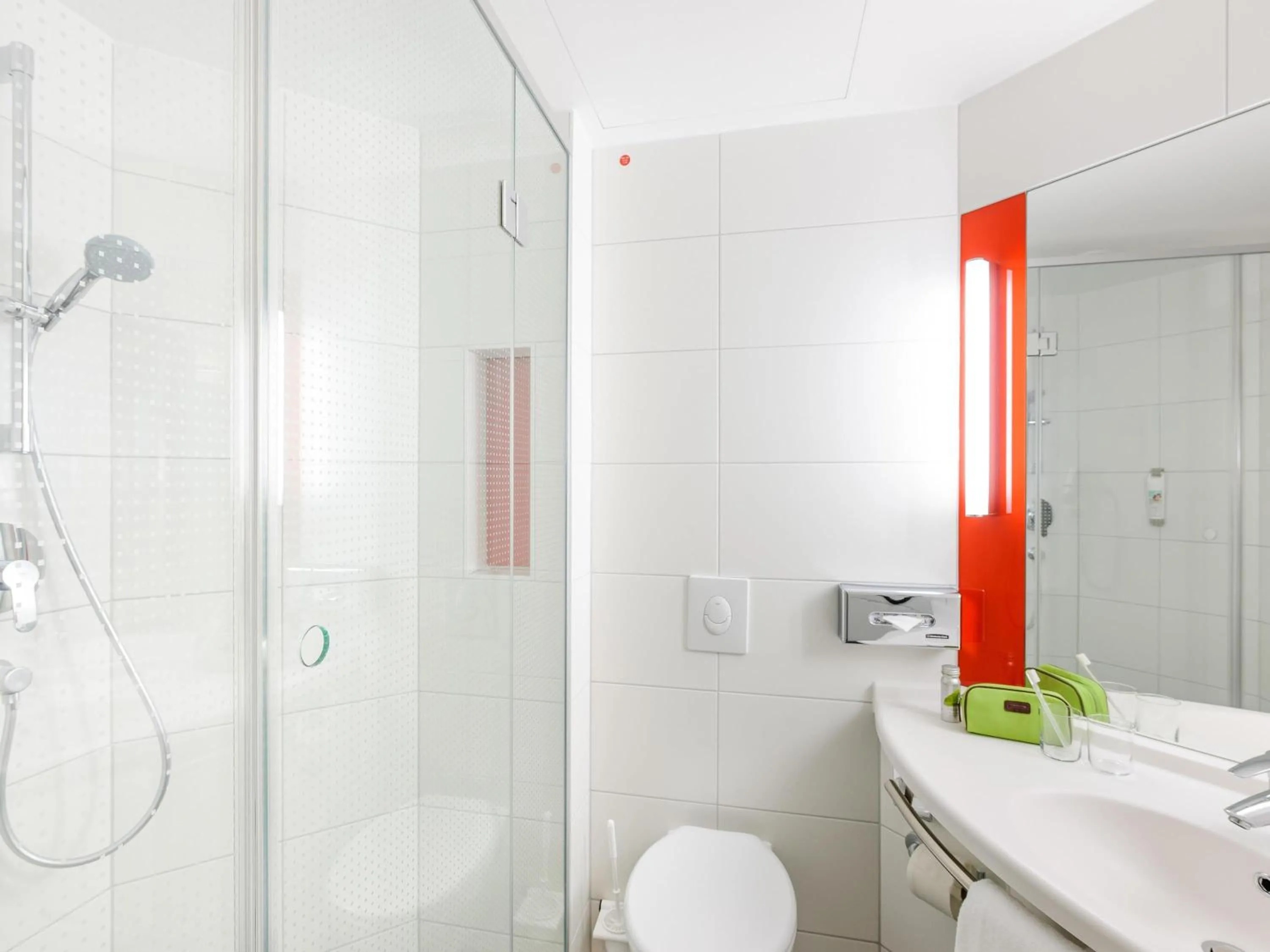 Twin Room in Ibis Berlin Hauptbahnhof