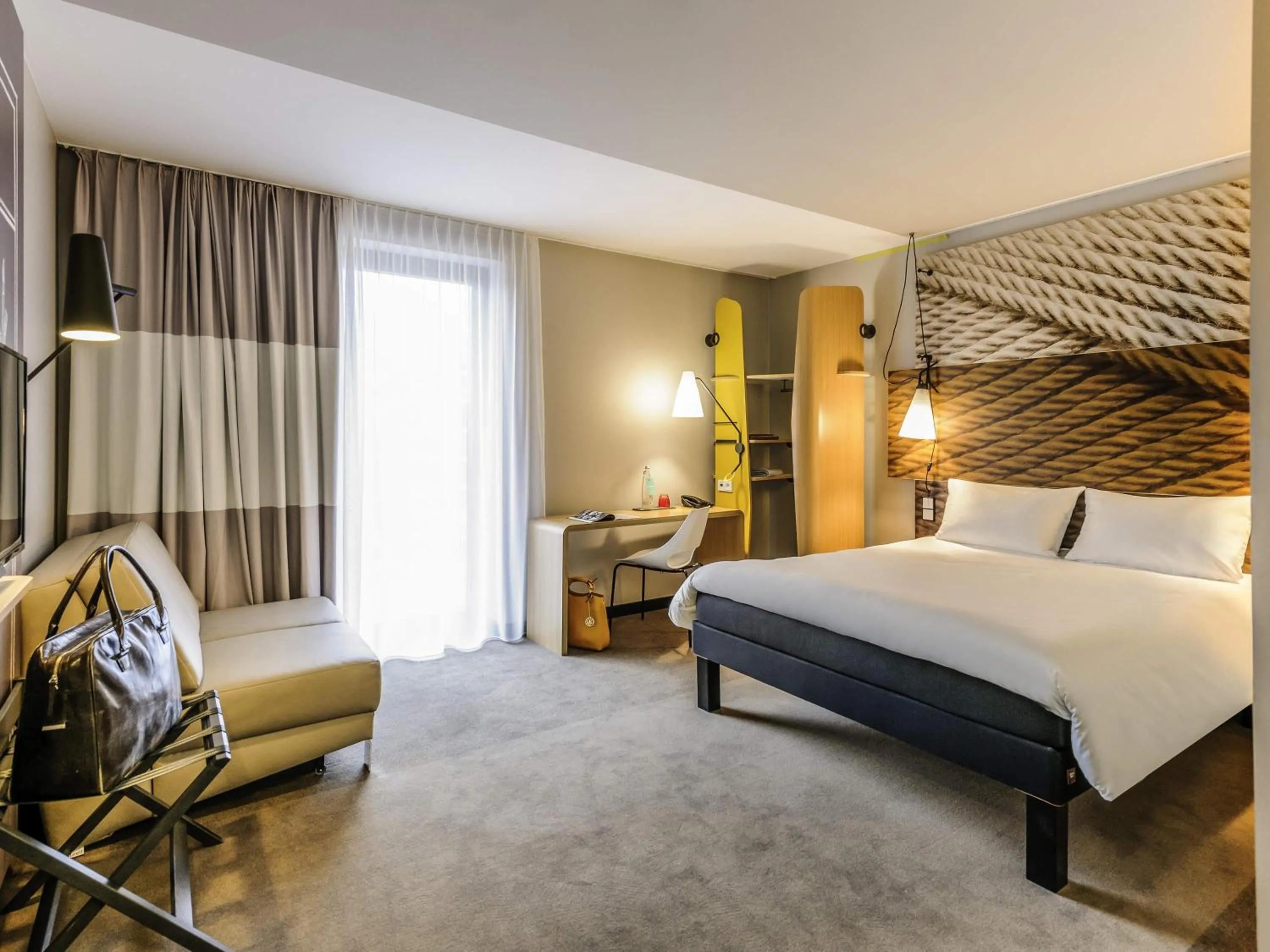 Family Double Room with Sofa Bed in Ibis Berlin Hauptbahnhof