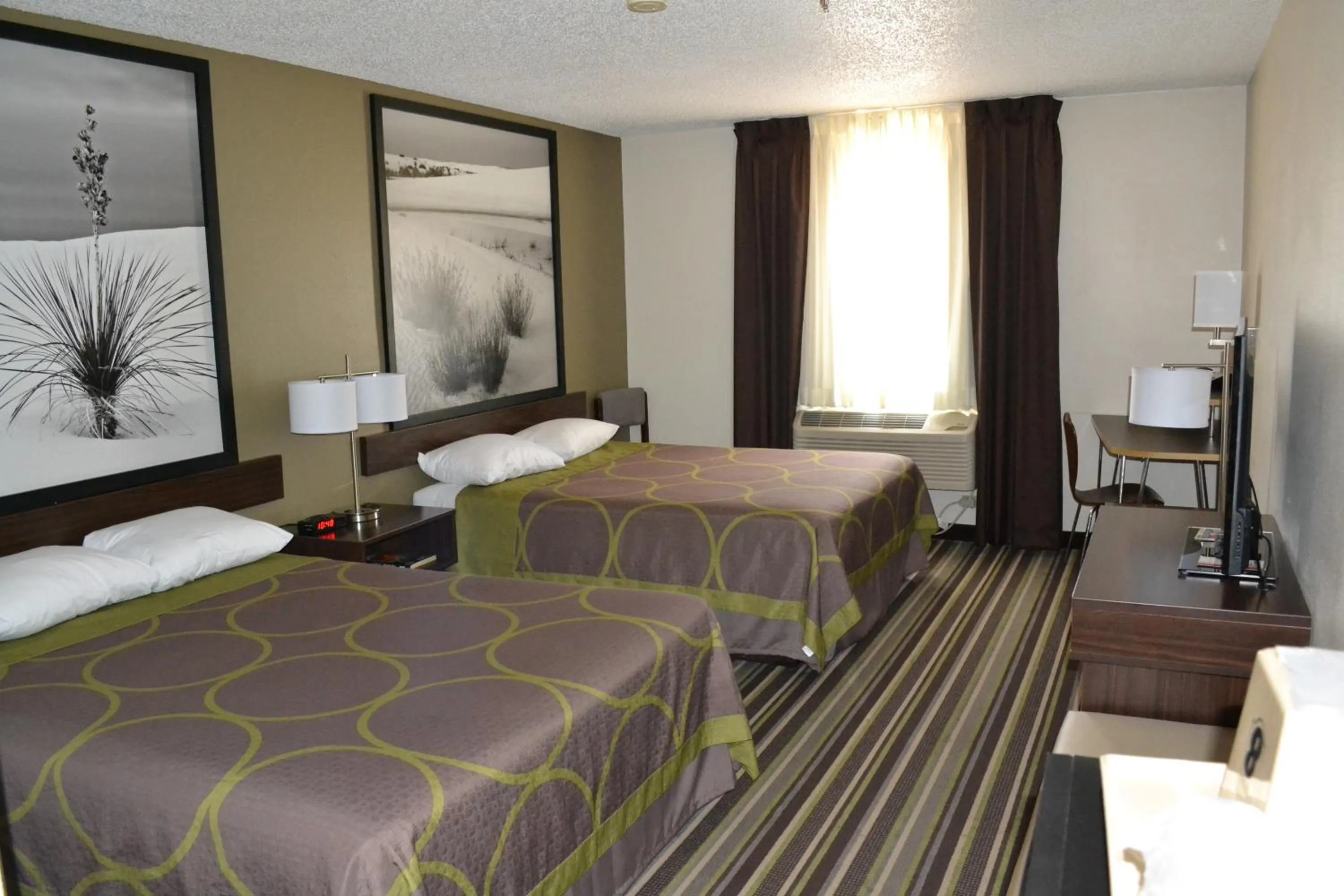 Queen Room with Two Queen Beds - Non-Smoking in Super 8 by Wyndham Roswell
