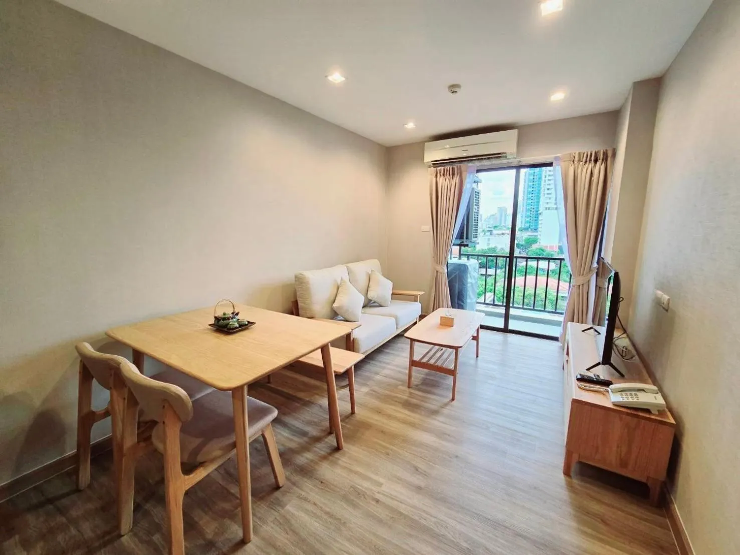 Minimal Grand Suite in Park 19 Hotel