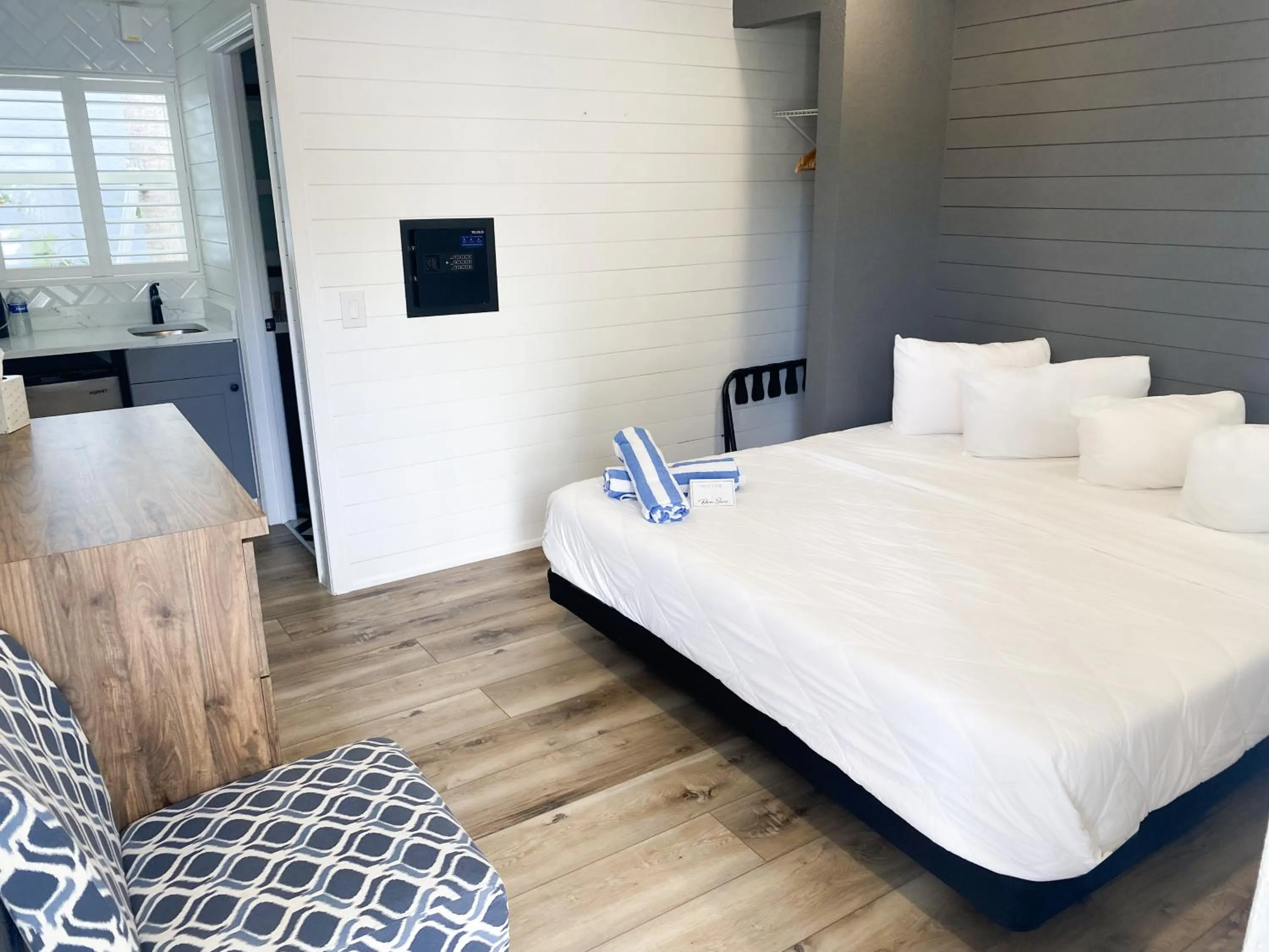 Standard King Room in Devon Shores