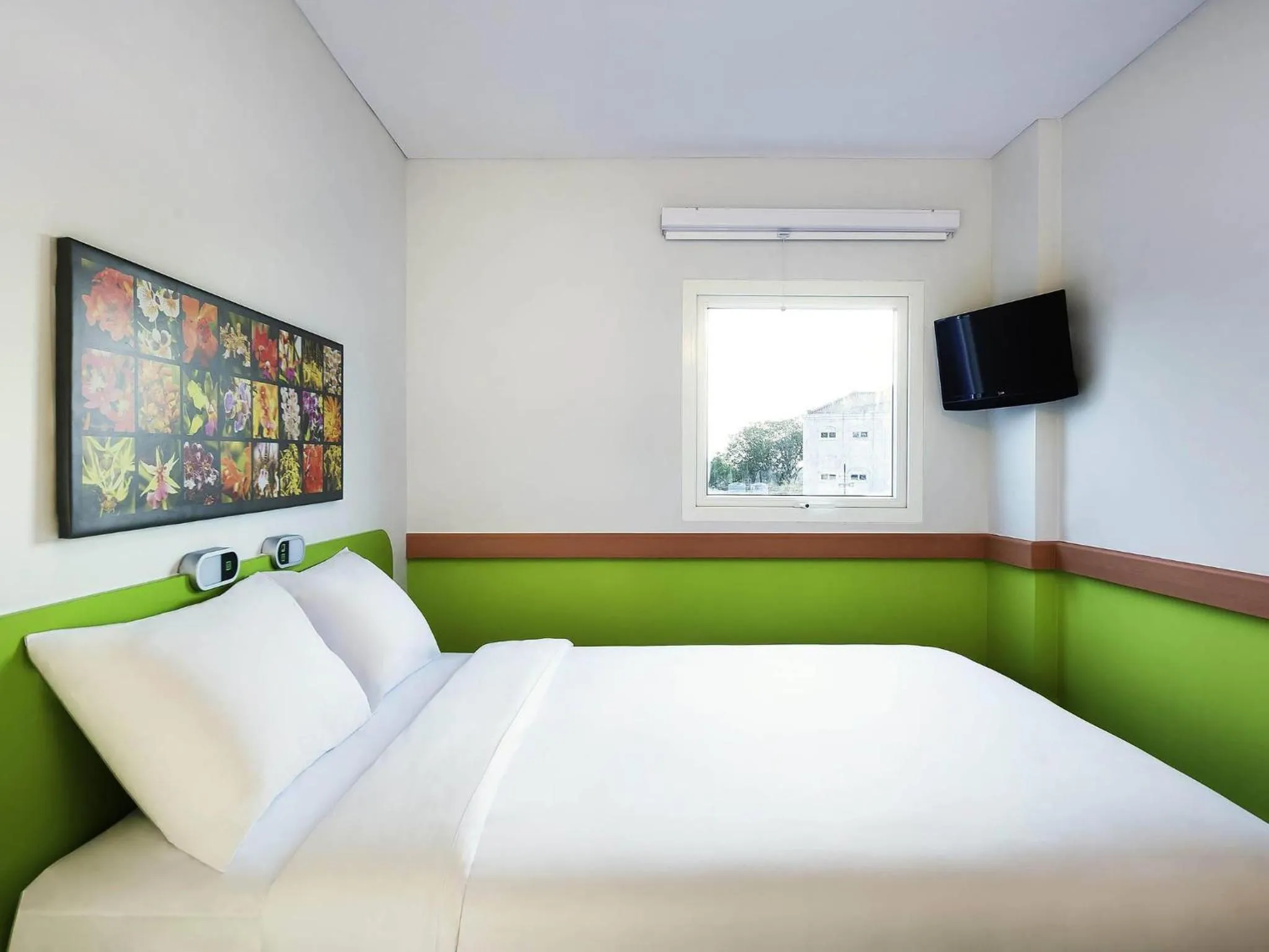 Standard Double Room in Ibis Budget Semarang Tendean