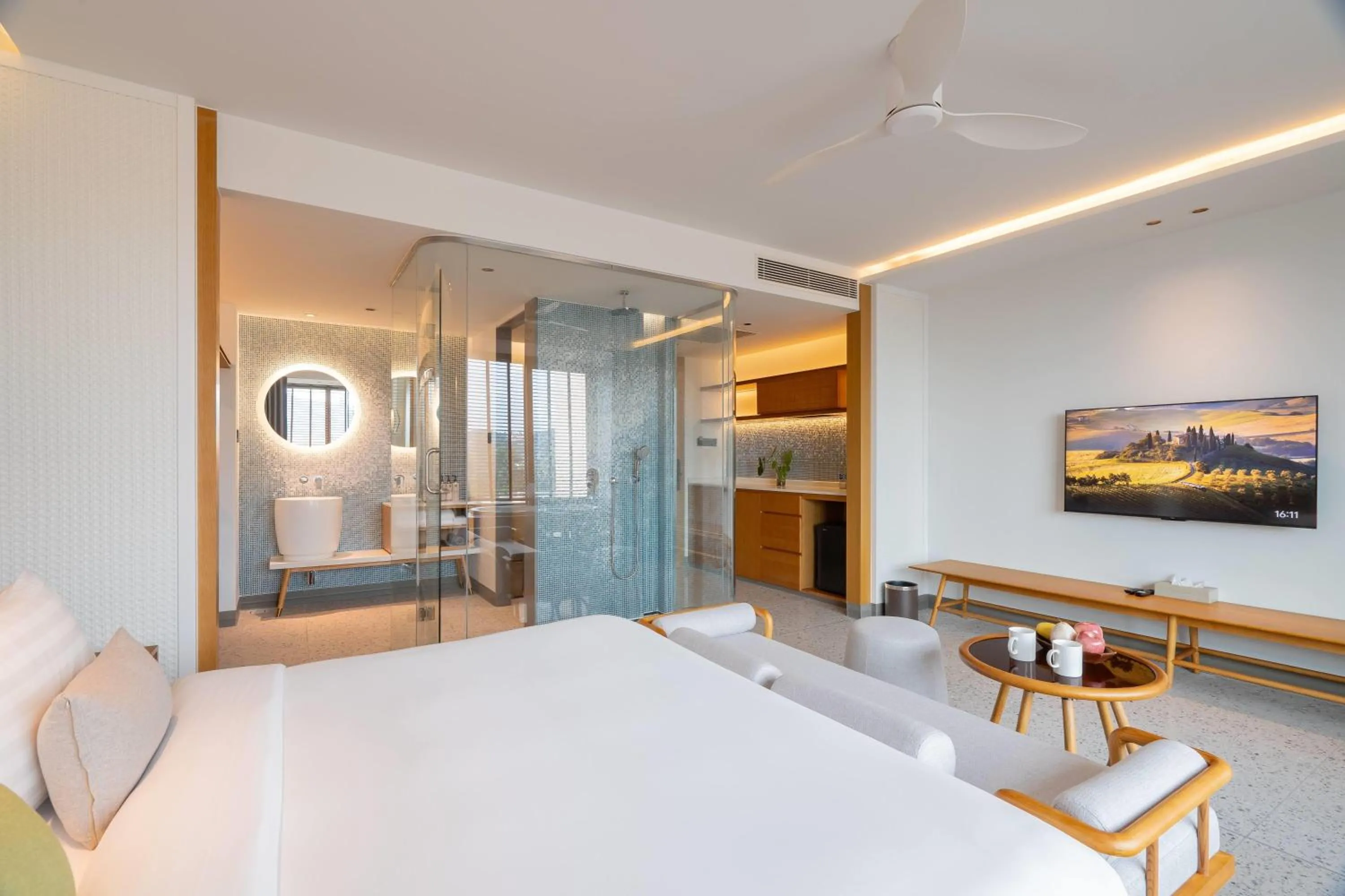 Deluxe King Room in Wyndham Garden Phuket Kamala