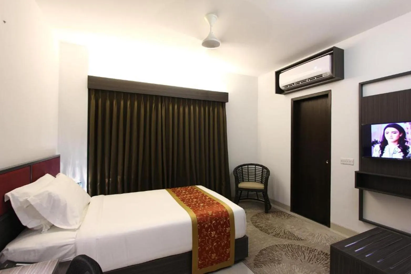 Deluxe King Room in Spring Hill Serviced Apartments Gulshan
