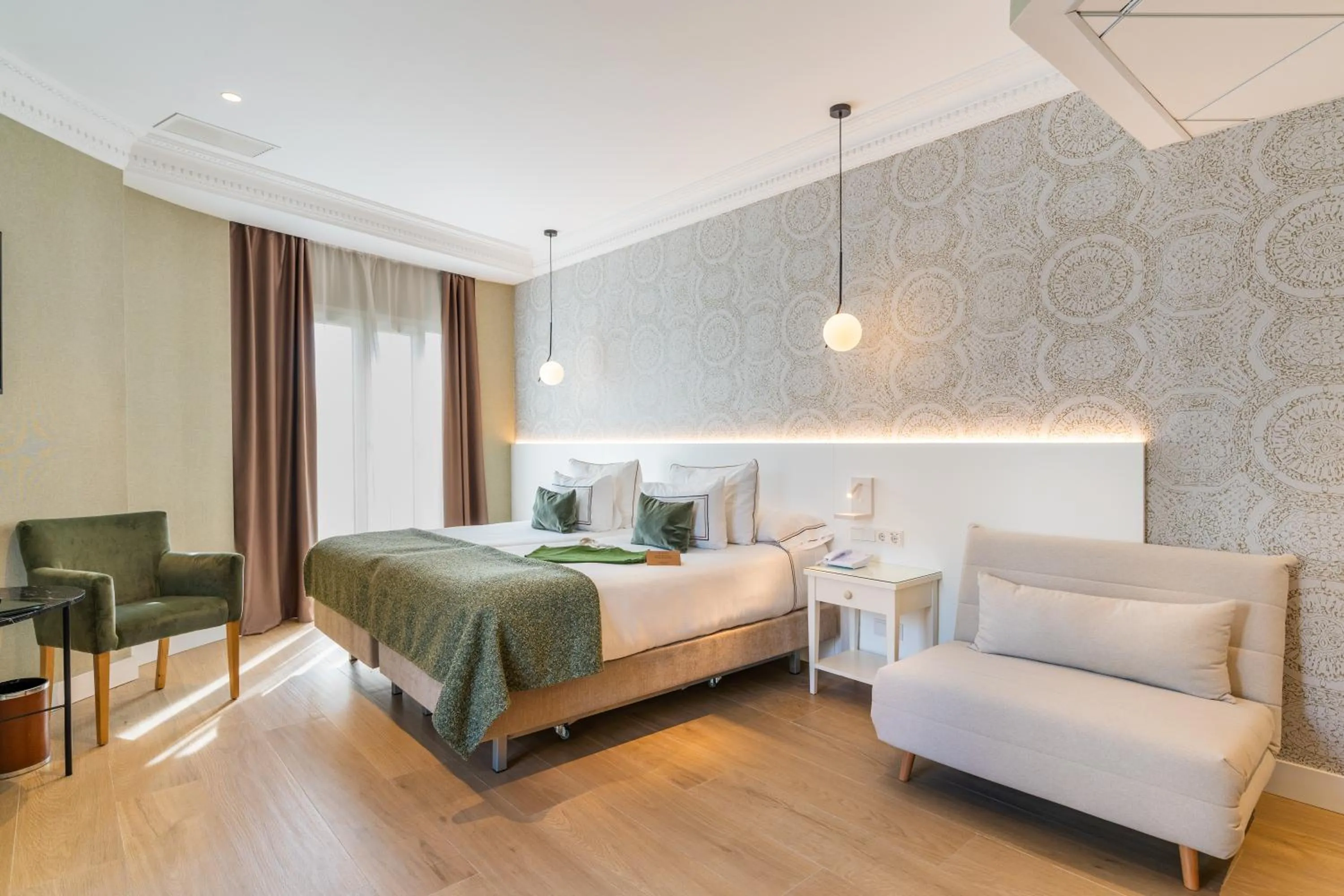 Grand Premium Plaza Views in Melia Plaza Valencia