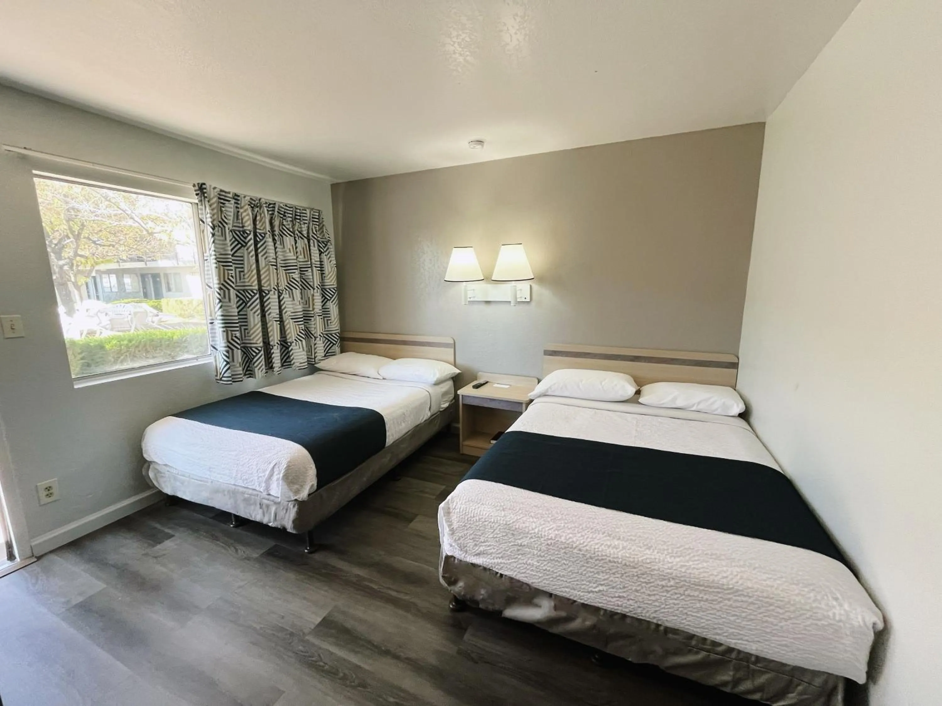 Quadruple Room - Non-Smoking in Motel 6-Holbrook, AZ