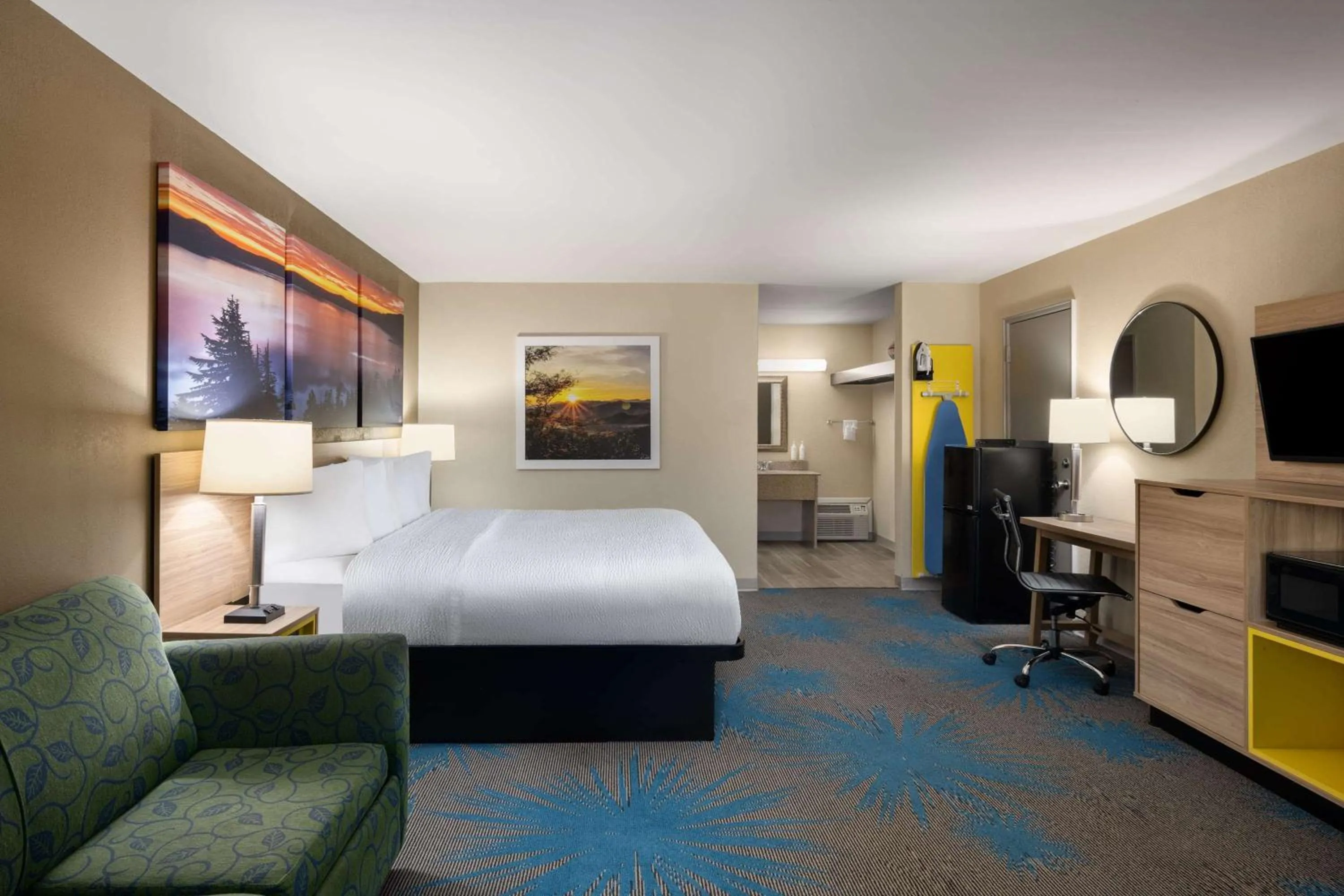 King Studio Suite - Non-Smoking in Days Inn by Wyndham Klamath Falls