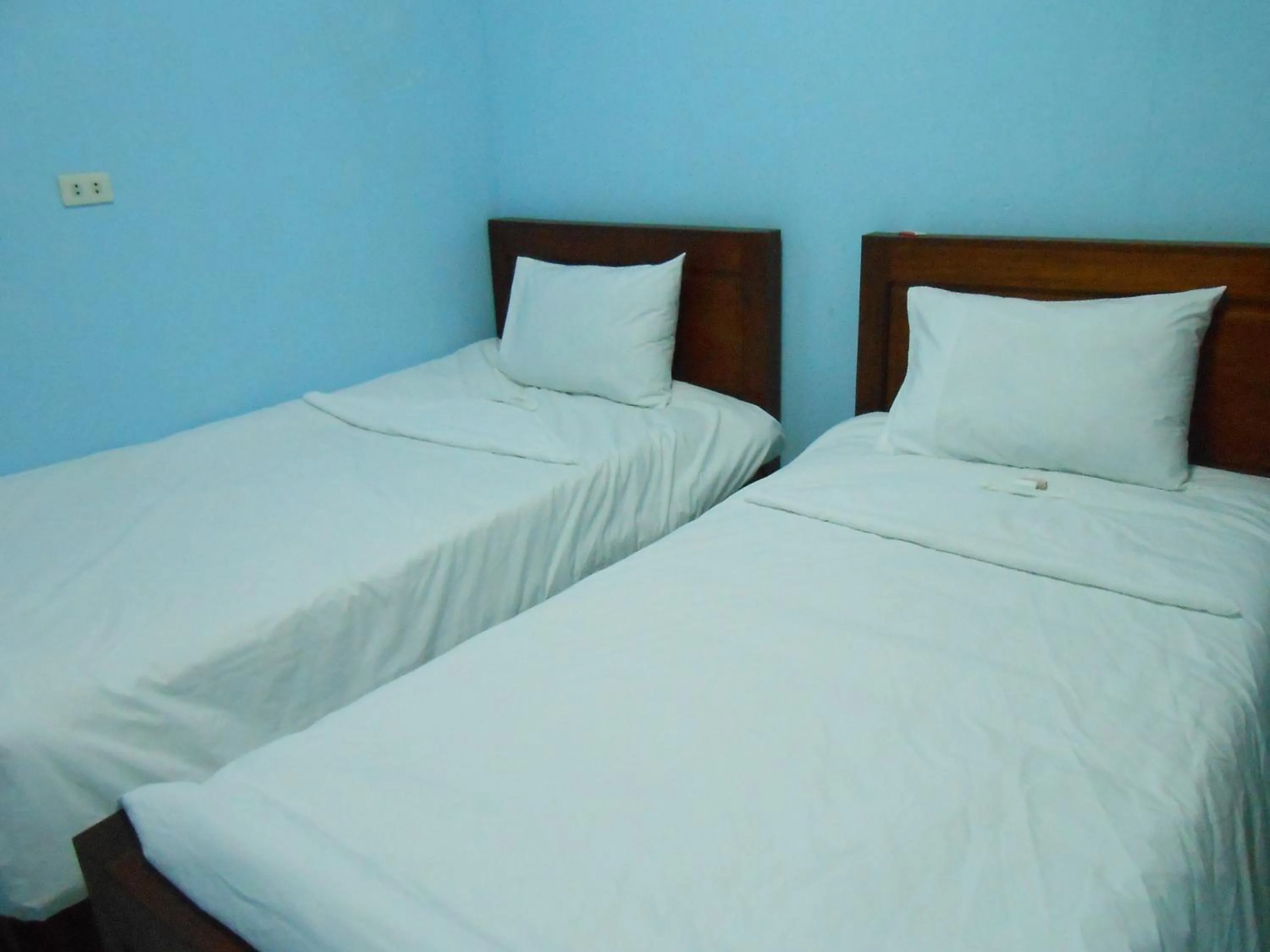 Standard Twin Room in Lucky Backpacker Hostel