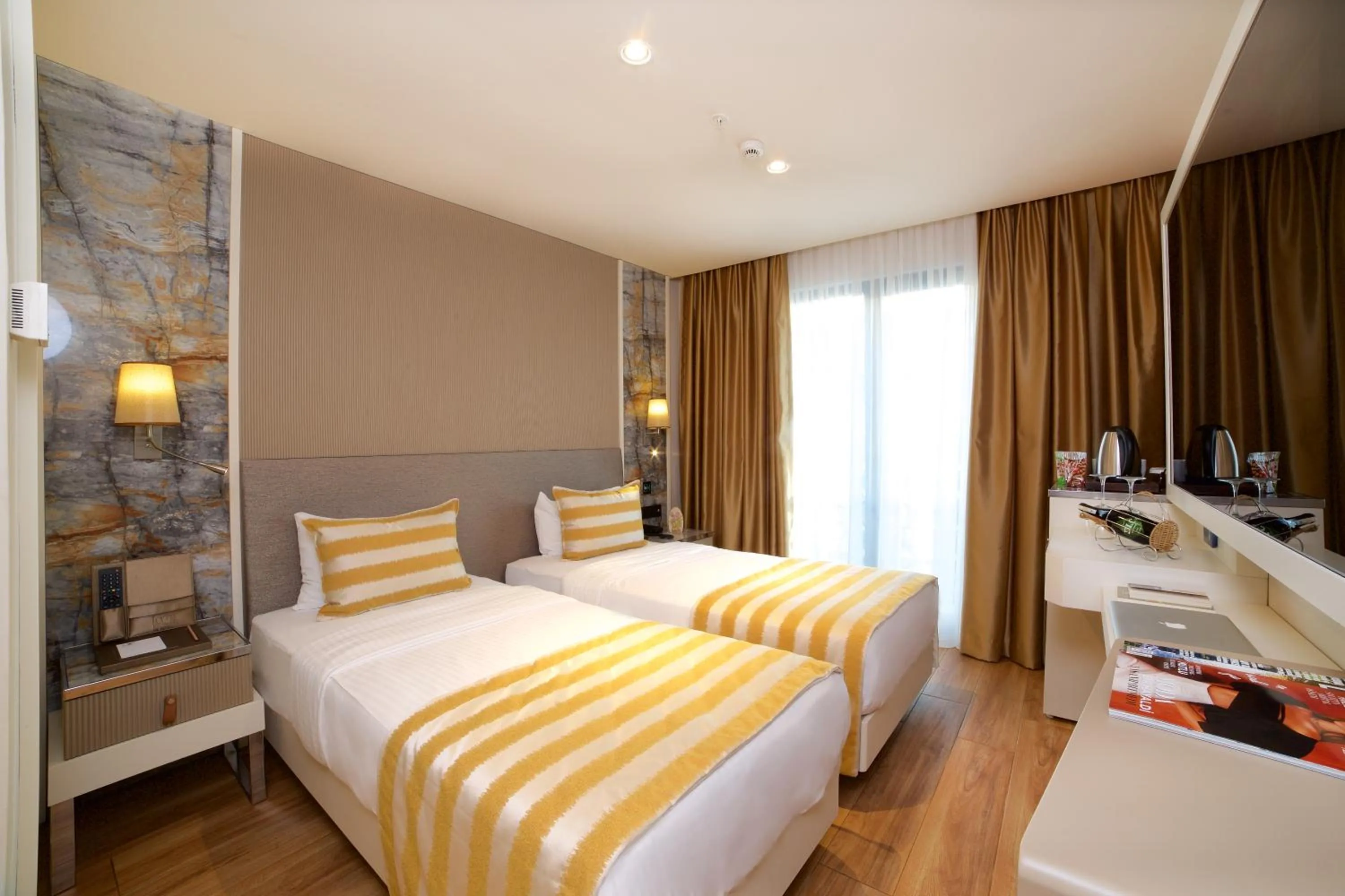 Superior Room with Twin Bed in Icon Hotel Taksim