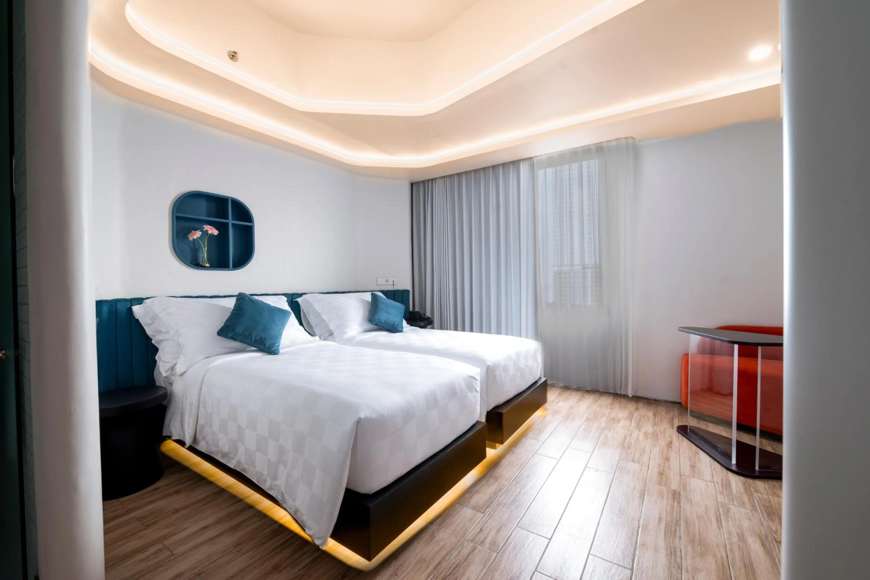 Superior Twin Room in EXCOTEL Design Hotel Surabaya