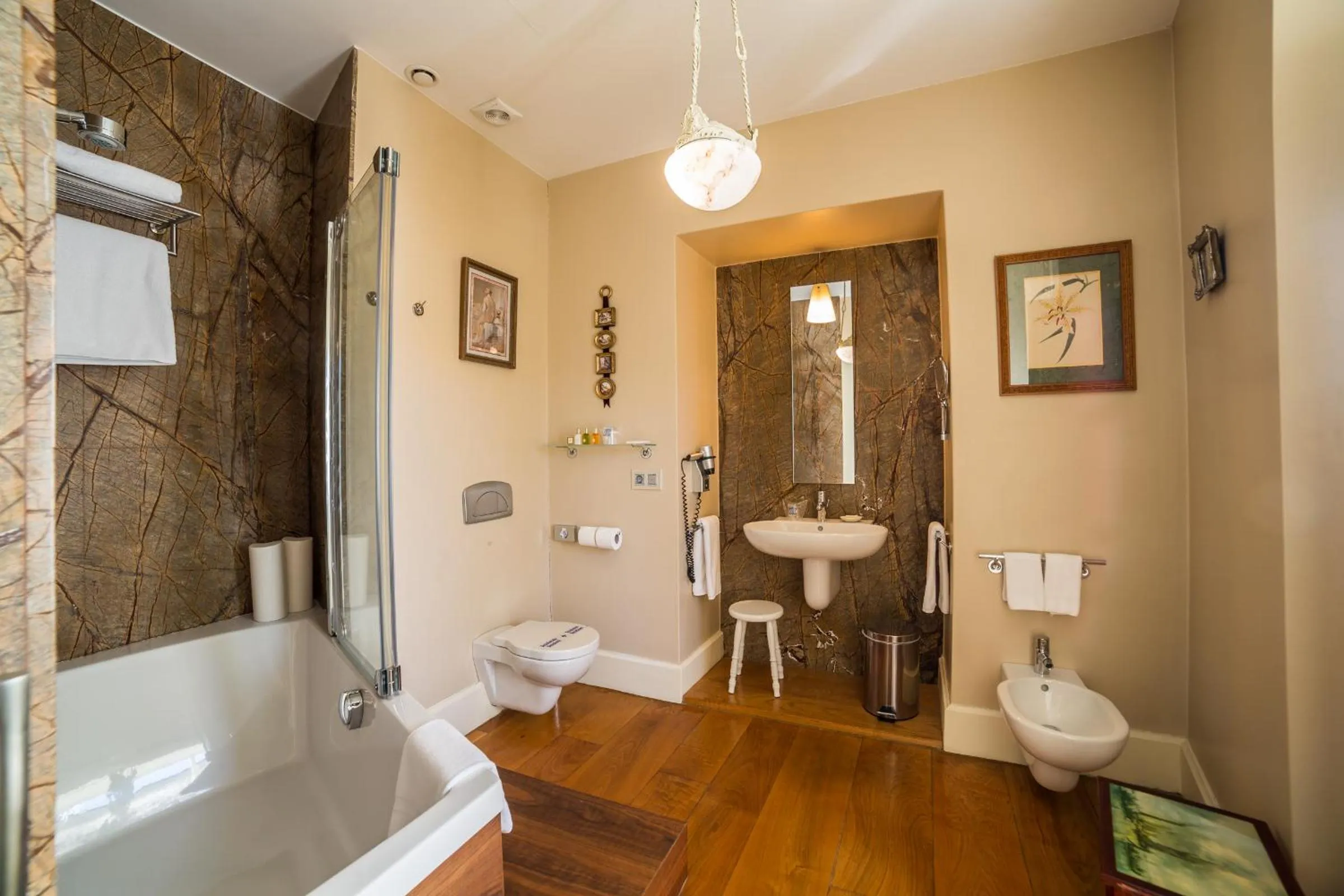 Superior Double Room in Hotel Monumento Pazo de Orbán