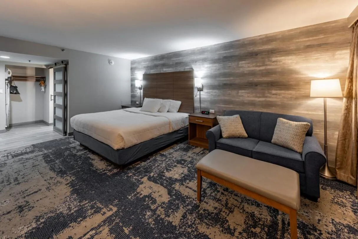 Superior King Room in MCM Elegante Hotel