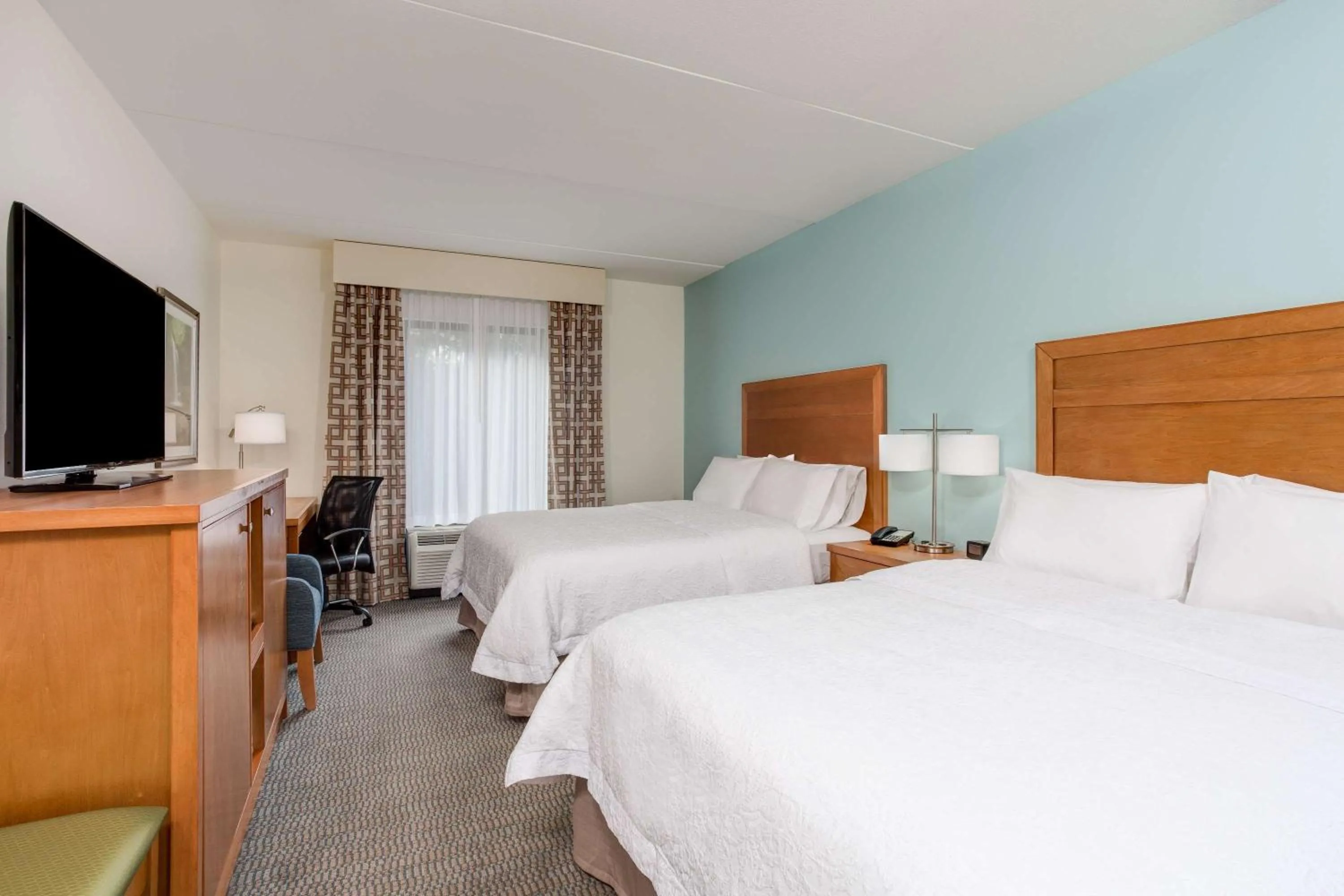 Queen Room with Two Queen Beds - Hearing Access/Non-Smoking in Hampton Inn & Suites Manchester, TN