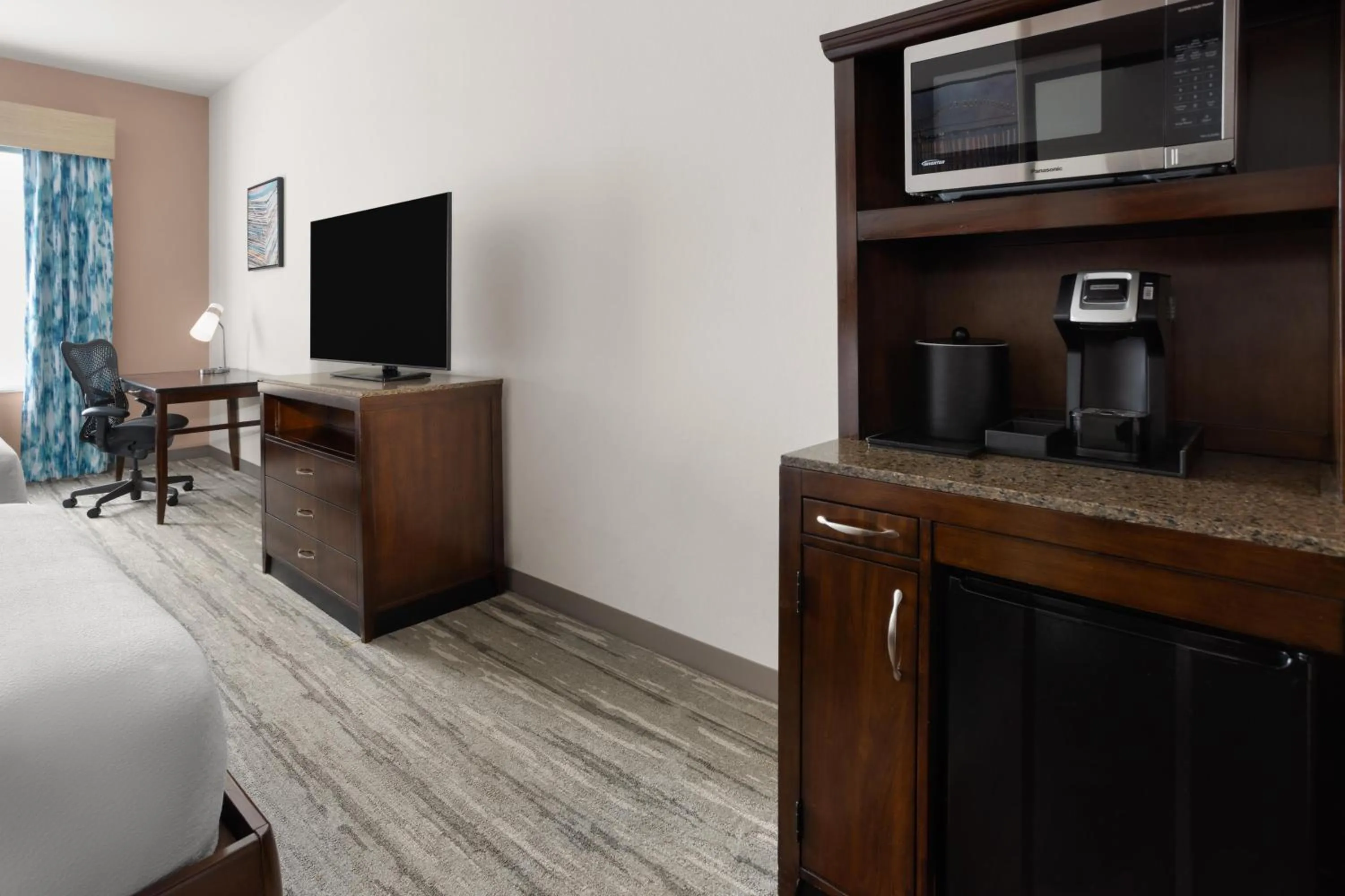 Queen Room with Two Queen Beds - Hearing Access in Hilton Garden Inn Memphis/Wolfchase Galleria