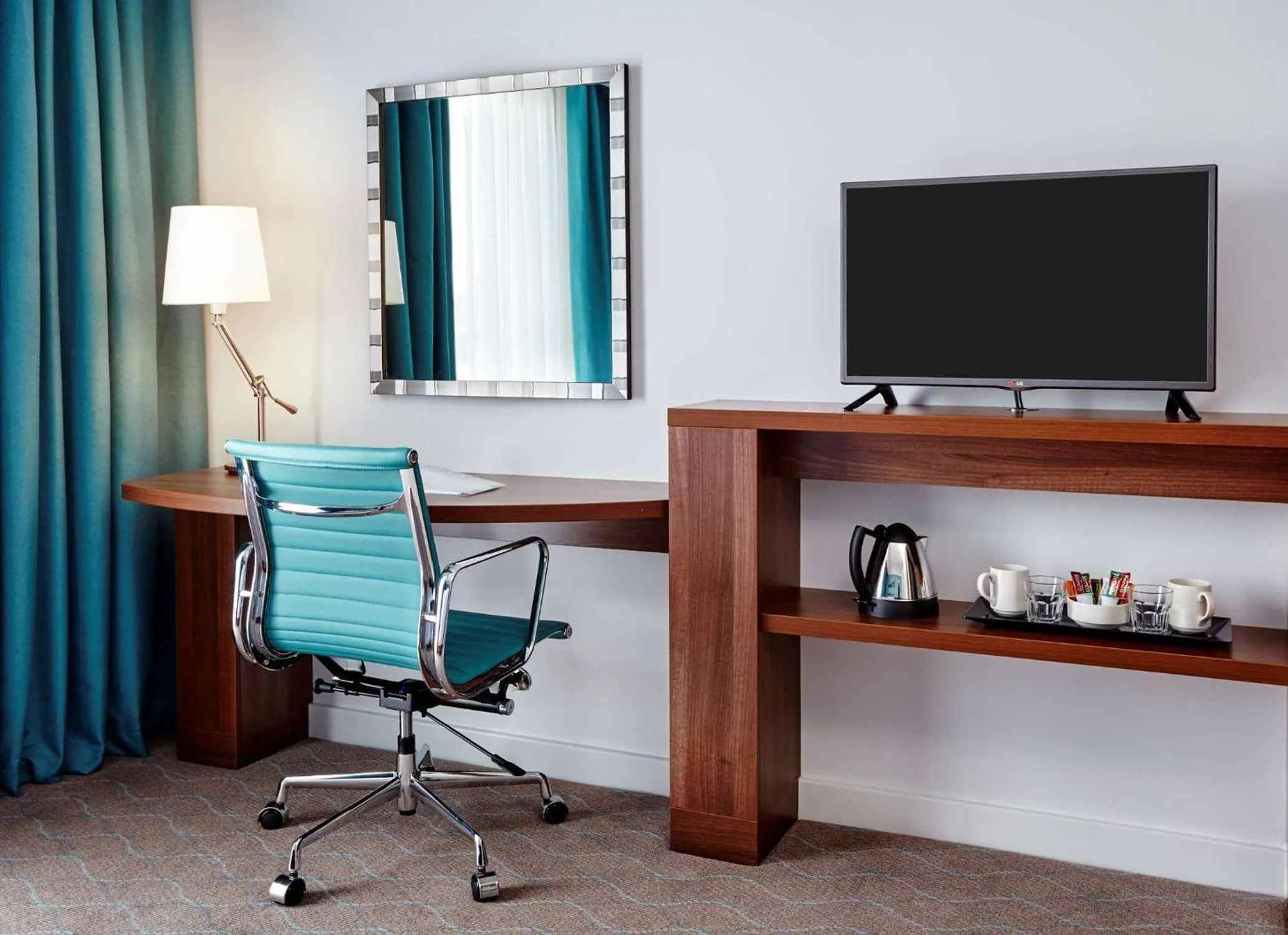 Queen Room - Mobility Access in Hampton by Hilton Bournemouth