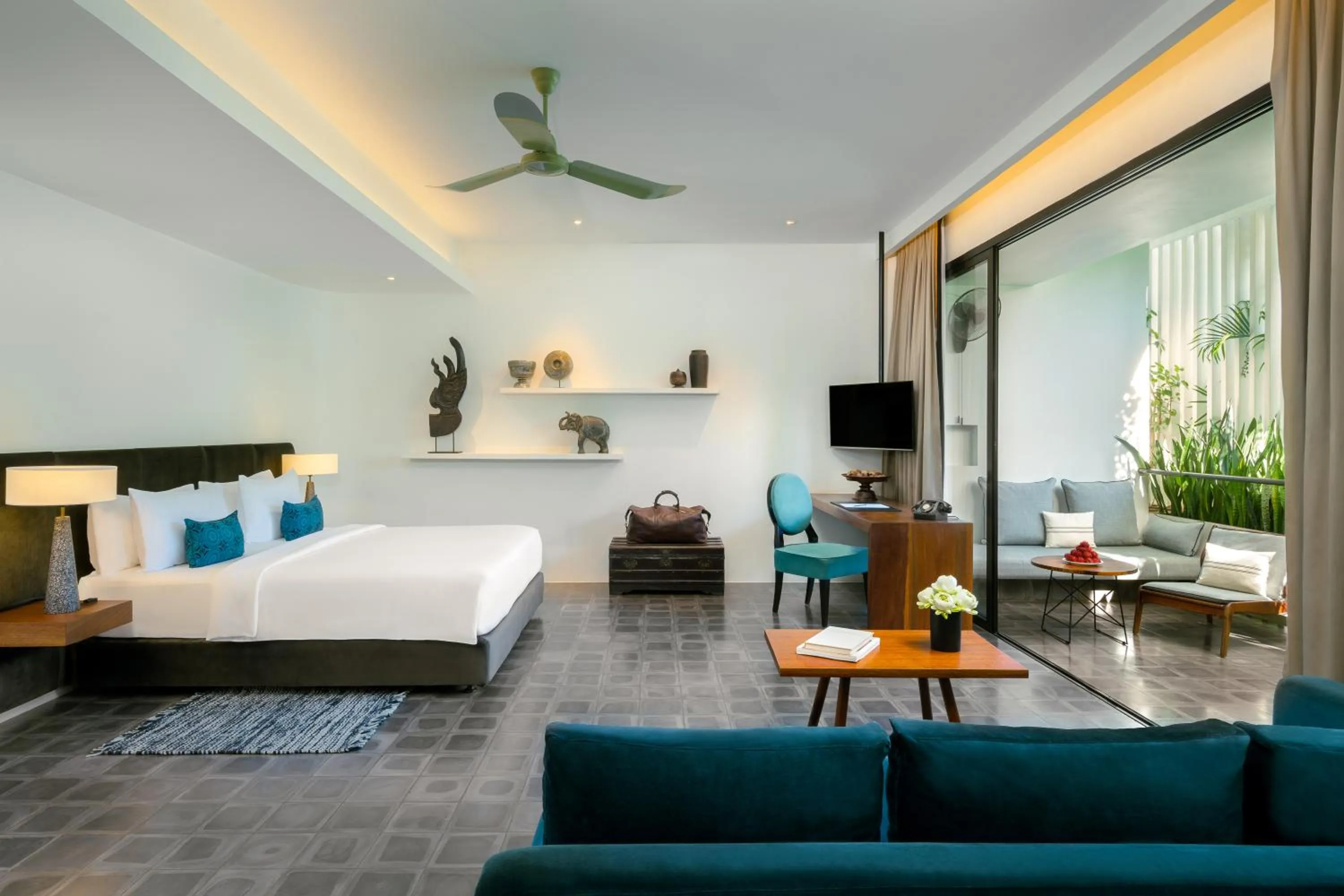 Suite with Pool View - Free Mini-bar in Viroth's Hotel