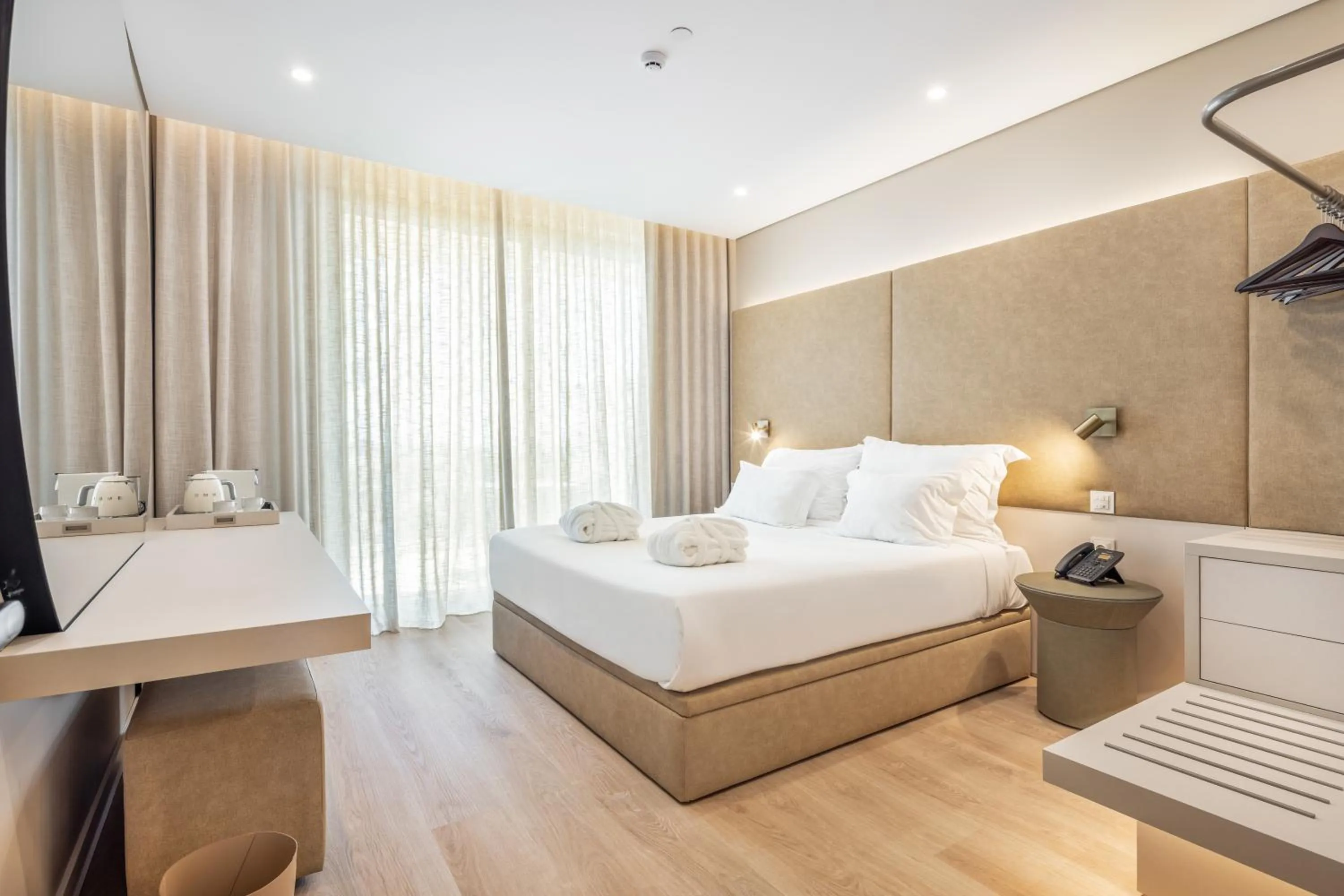 Double or Twin Room - single occupancy in Castelo Suites Hotel