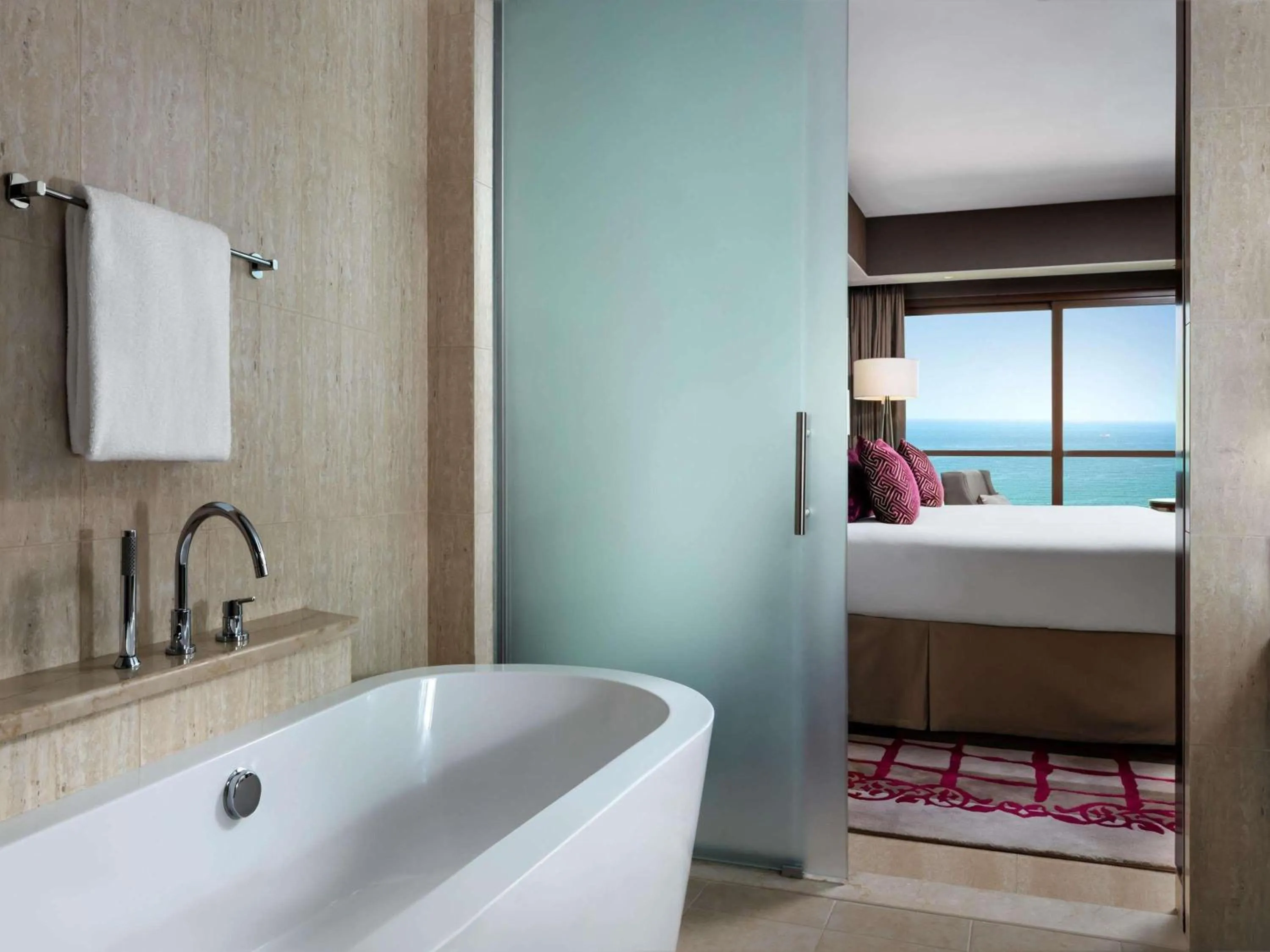 Deluxe King Room with Sea View in Fairmont Ajman