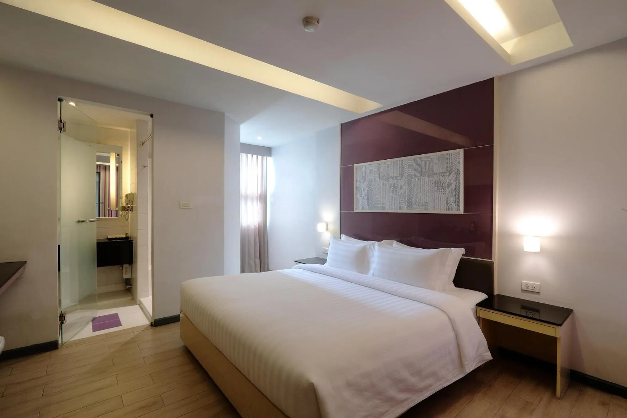 Deluxe King Room in Klassique Sukhumvit Hotel