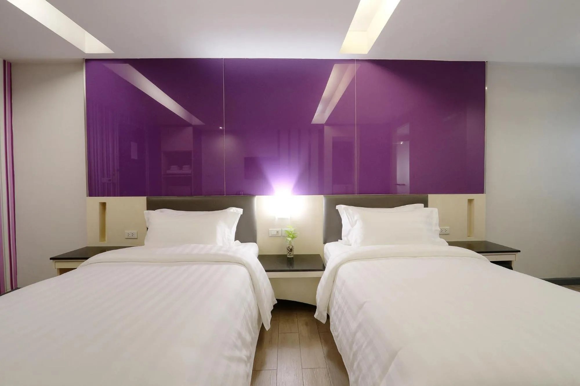 Deluxe Twin Room in Klassique Sukhumvit Hotel