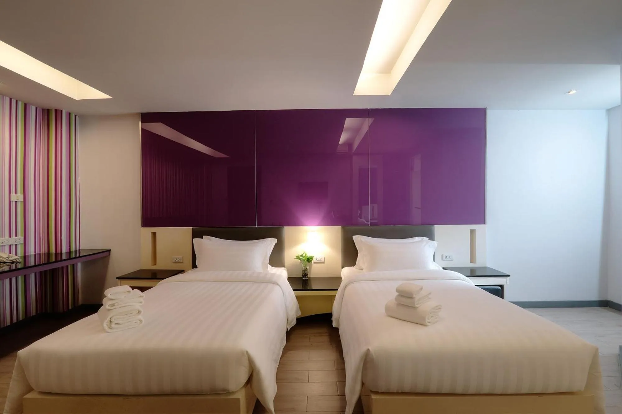 Large Twin Room in Klassique Sukhumvit Hotel