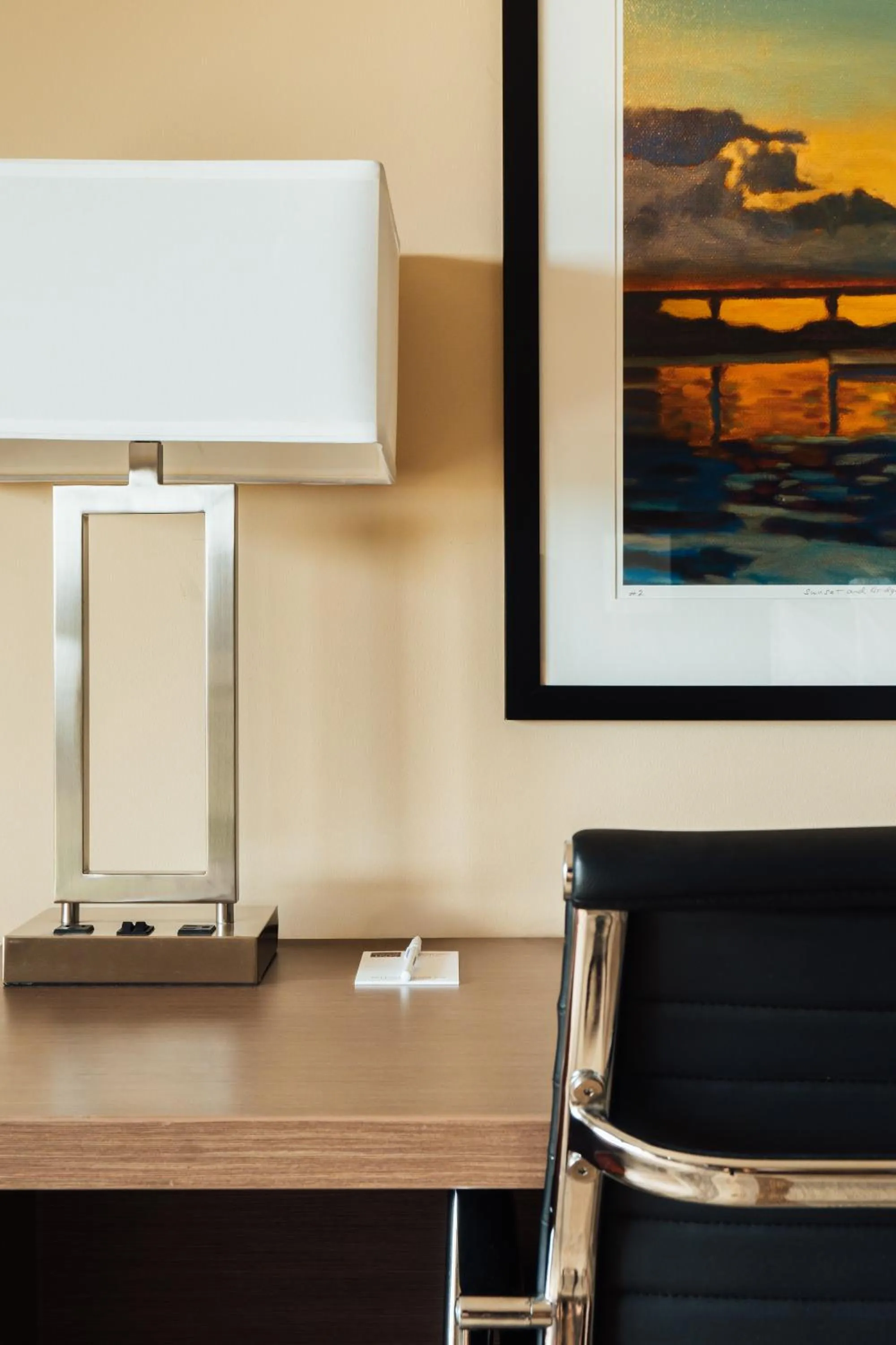 Deluxe King Room in Belfast Harbor Inn