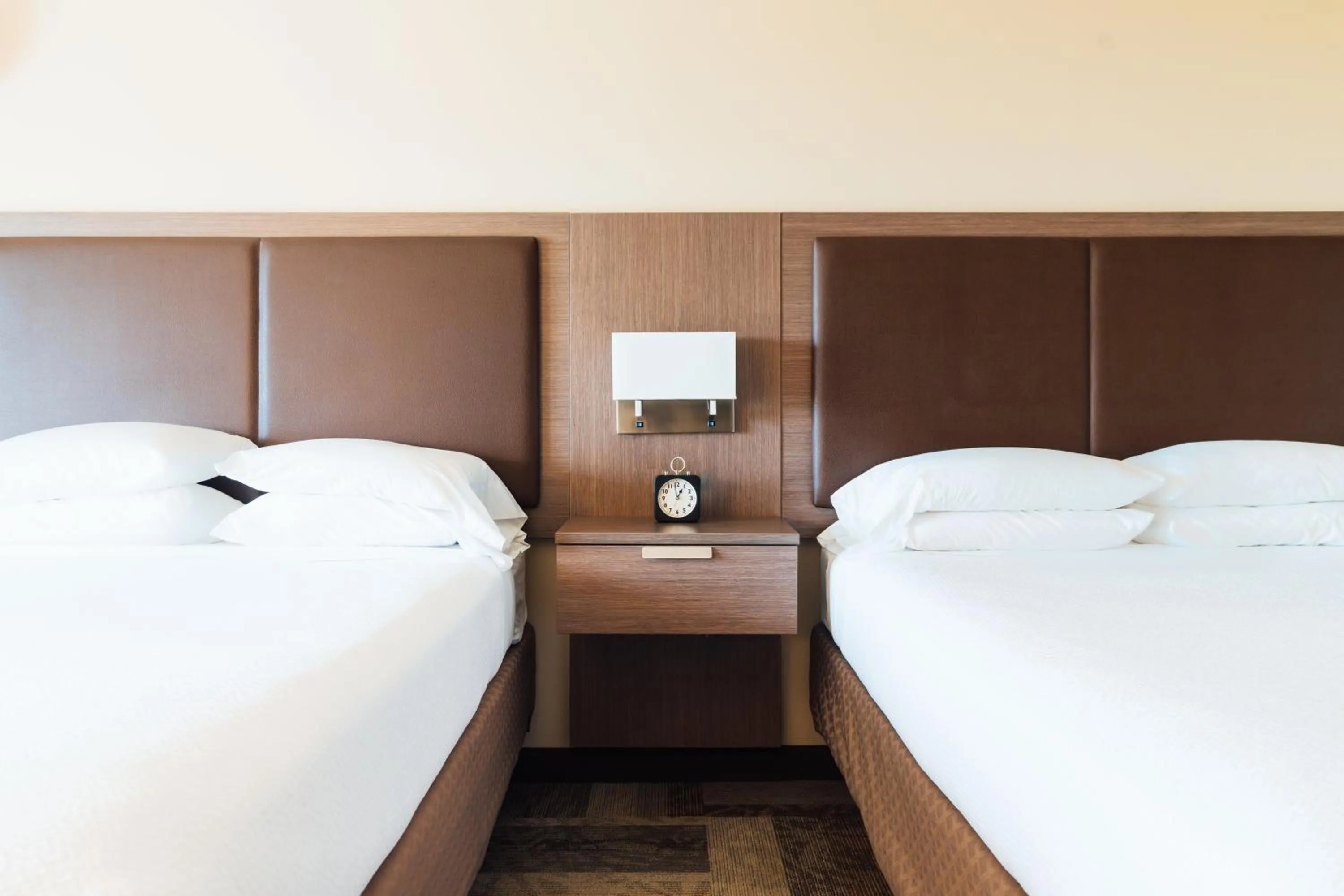 Double Room with Balcony and Sea View in Belfast Harbor Inn