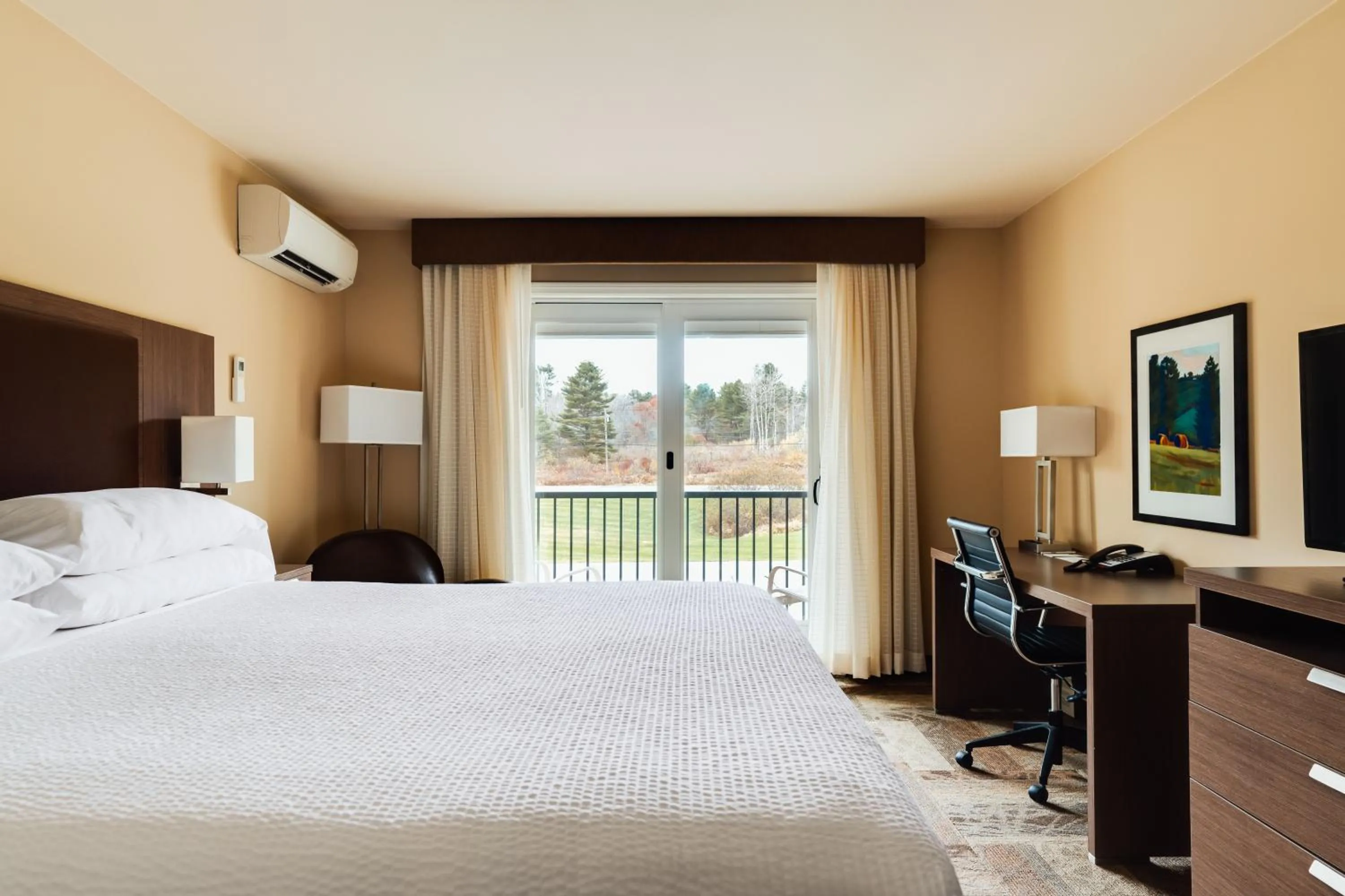 King Room with Balcony in Belfast Harbor Inn