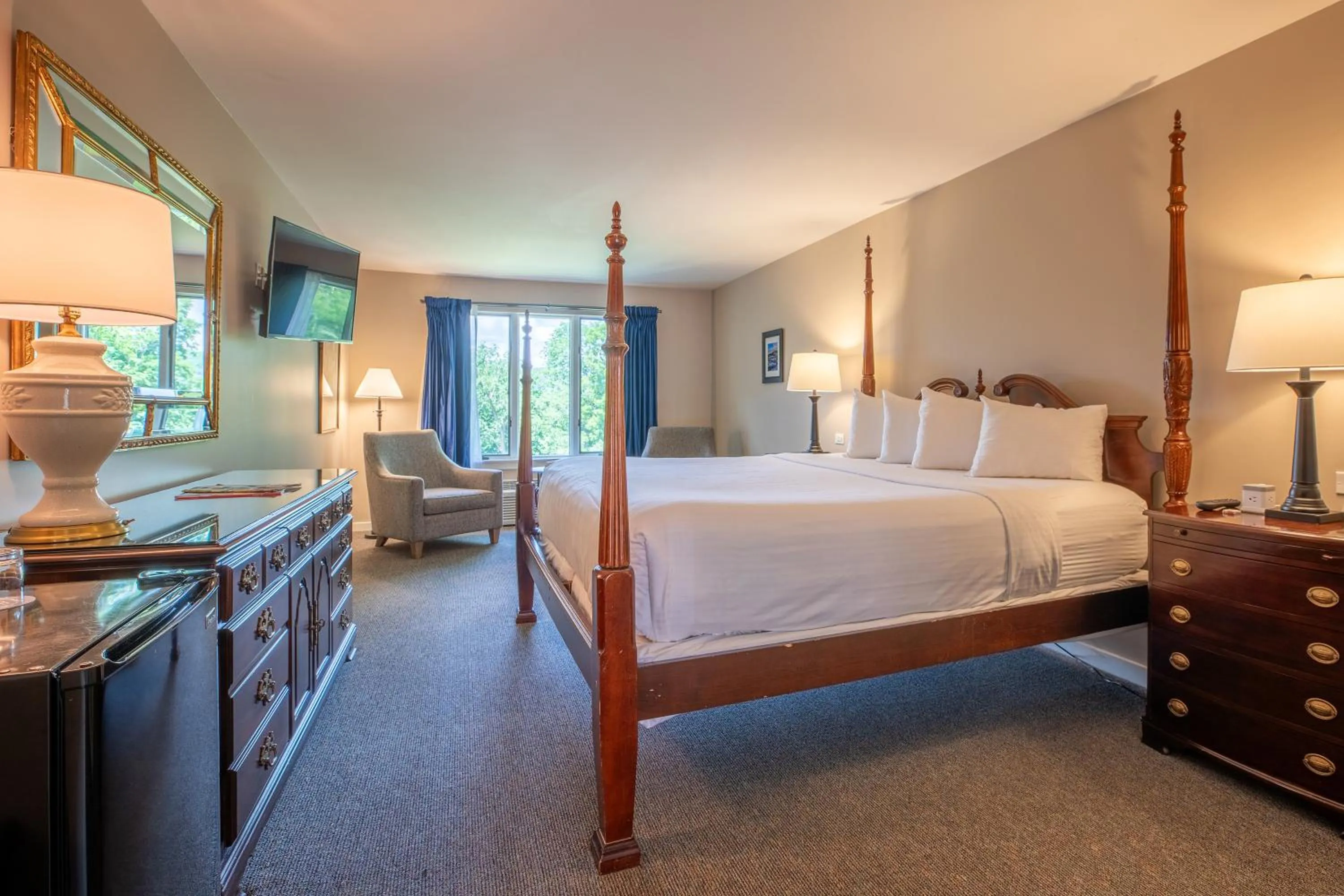 Standard King River View in The Shire Woodstock