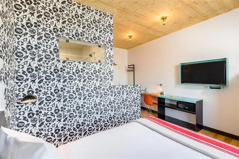 Standard Queen Room in The LARK